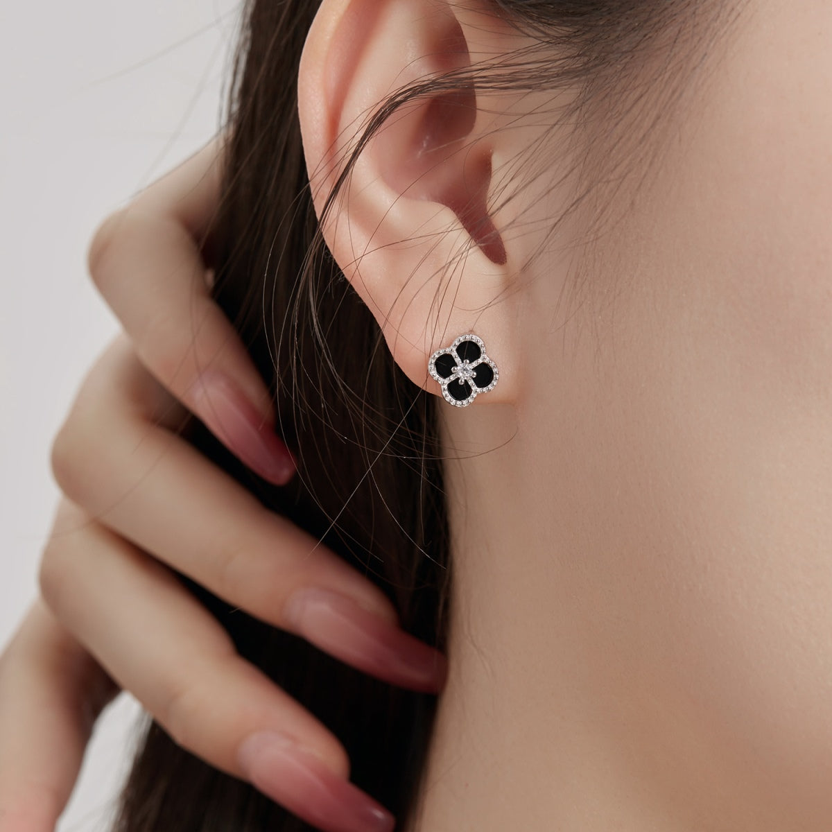 Pomuse Four-Leaf Clover Flower Shape Exquisite Earrings