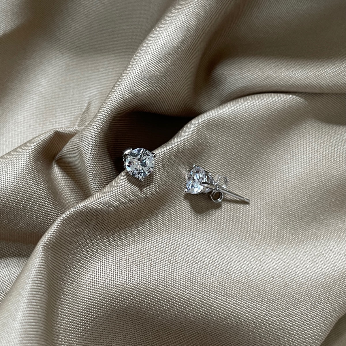 Pomuse Dainty Round Shape Earrings