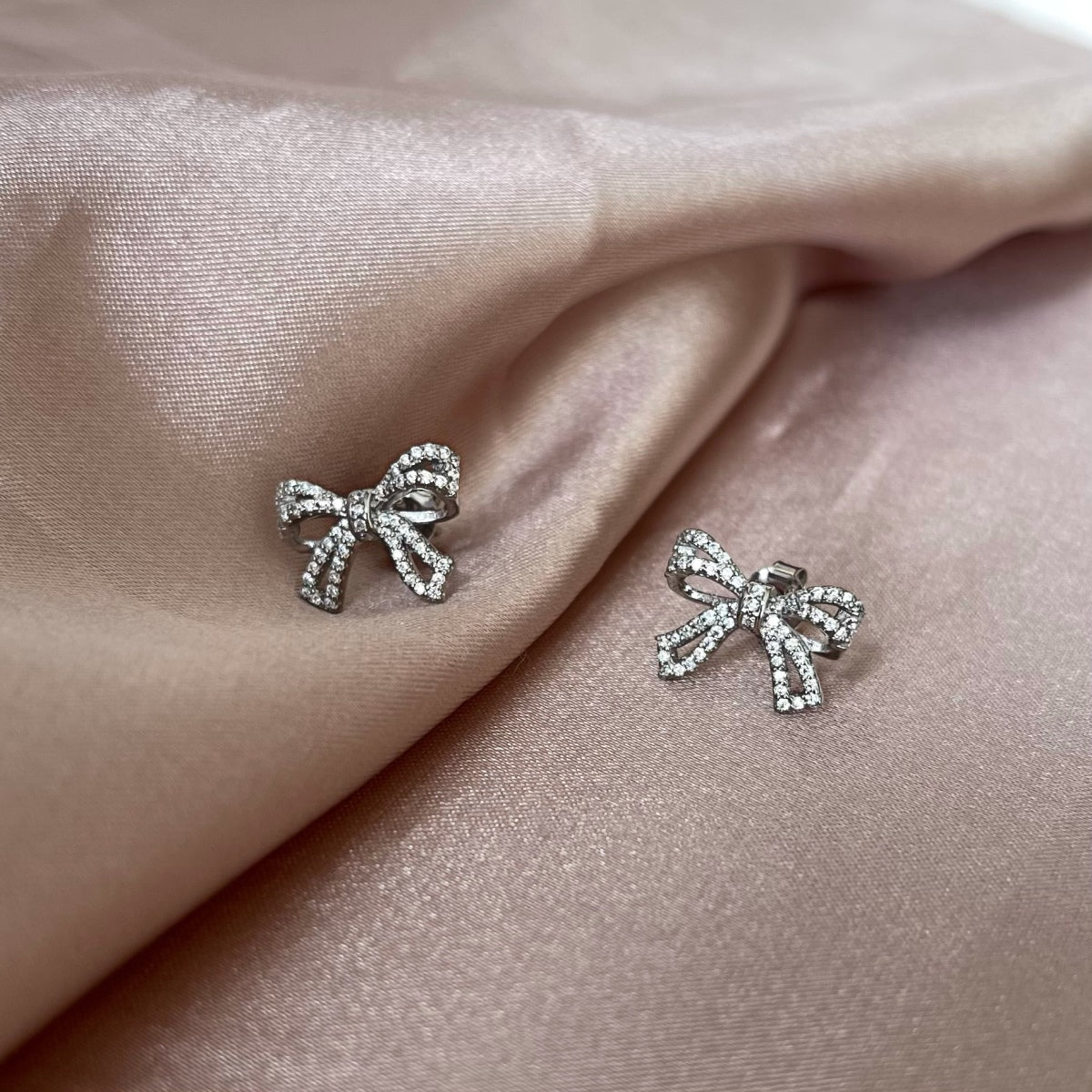 Pomuse Dainty Bow Shape Earrings