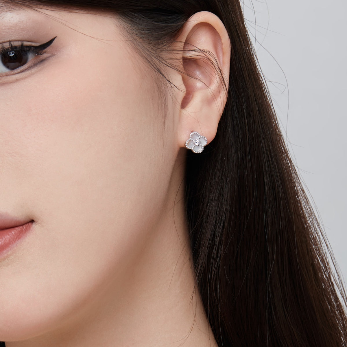 Pomuse Four-Leaf Clover Flower Shape Exquisite Earrings