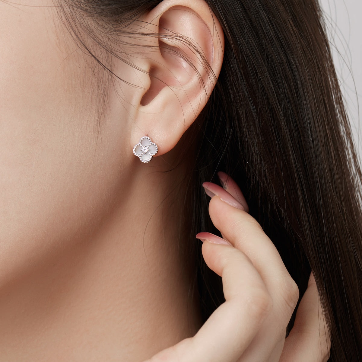 Pomuse Four-Leaf Clover Flower Shape Exquisite Earrings