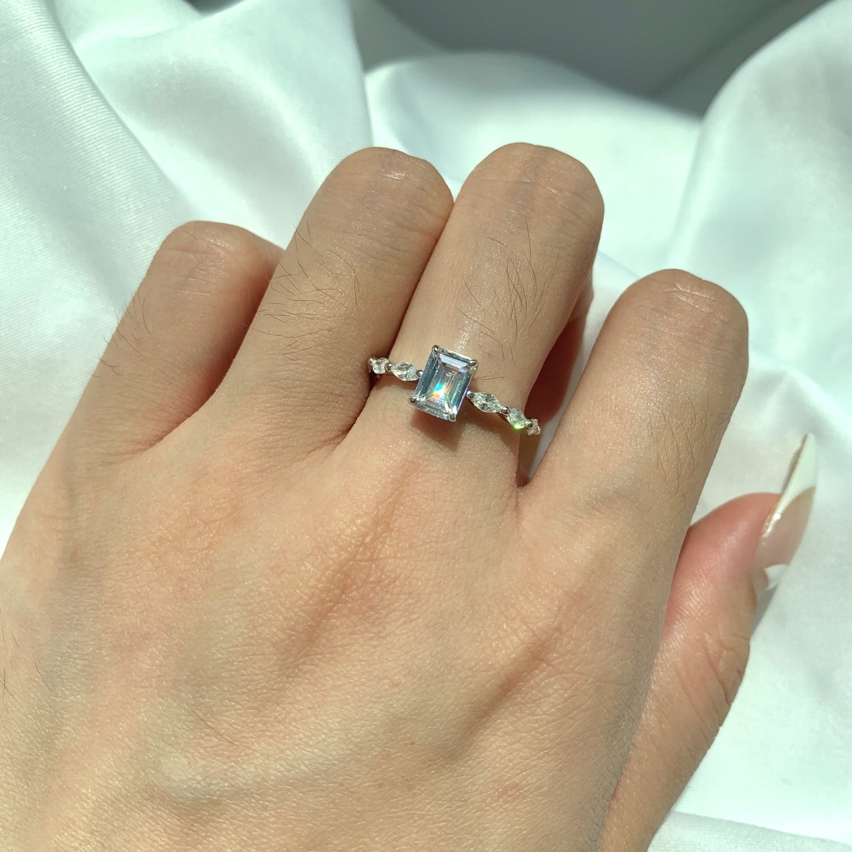 Pomuse 1.0 Carat Dainty Resplendent Radiant Cut Daily Ring
