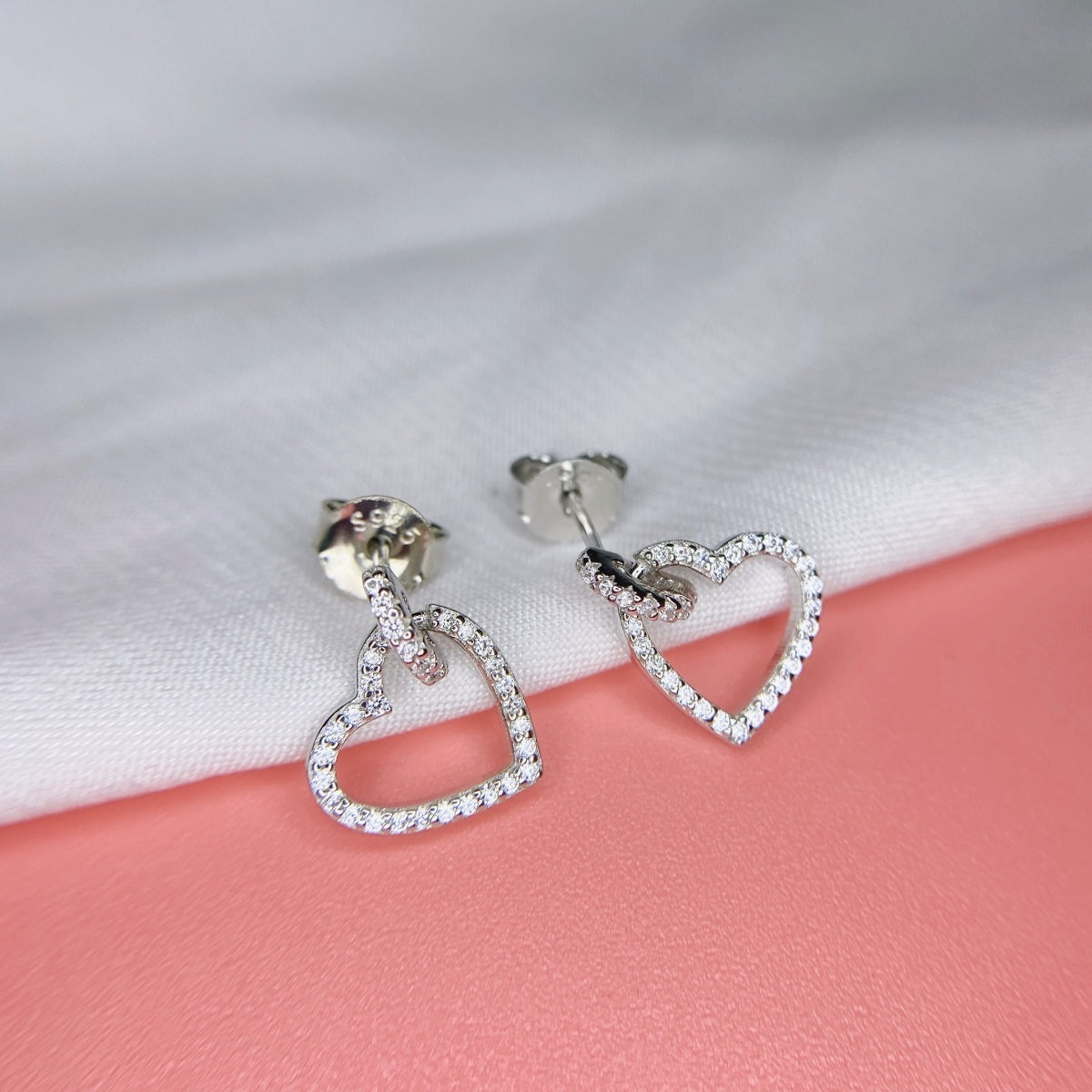 Pomuse Dainty Heart Shape Earrings