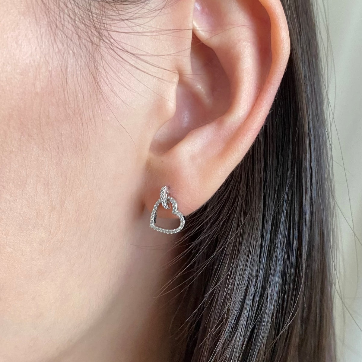 Pomuse Dainty Heart Shape Earrings