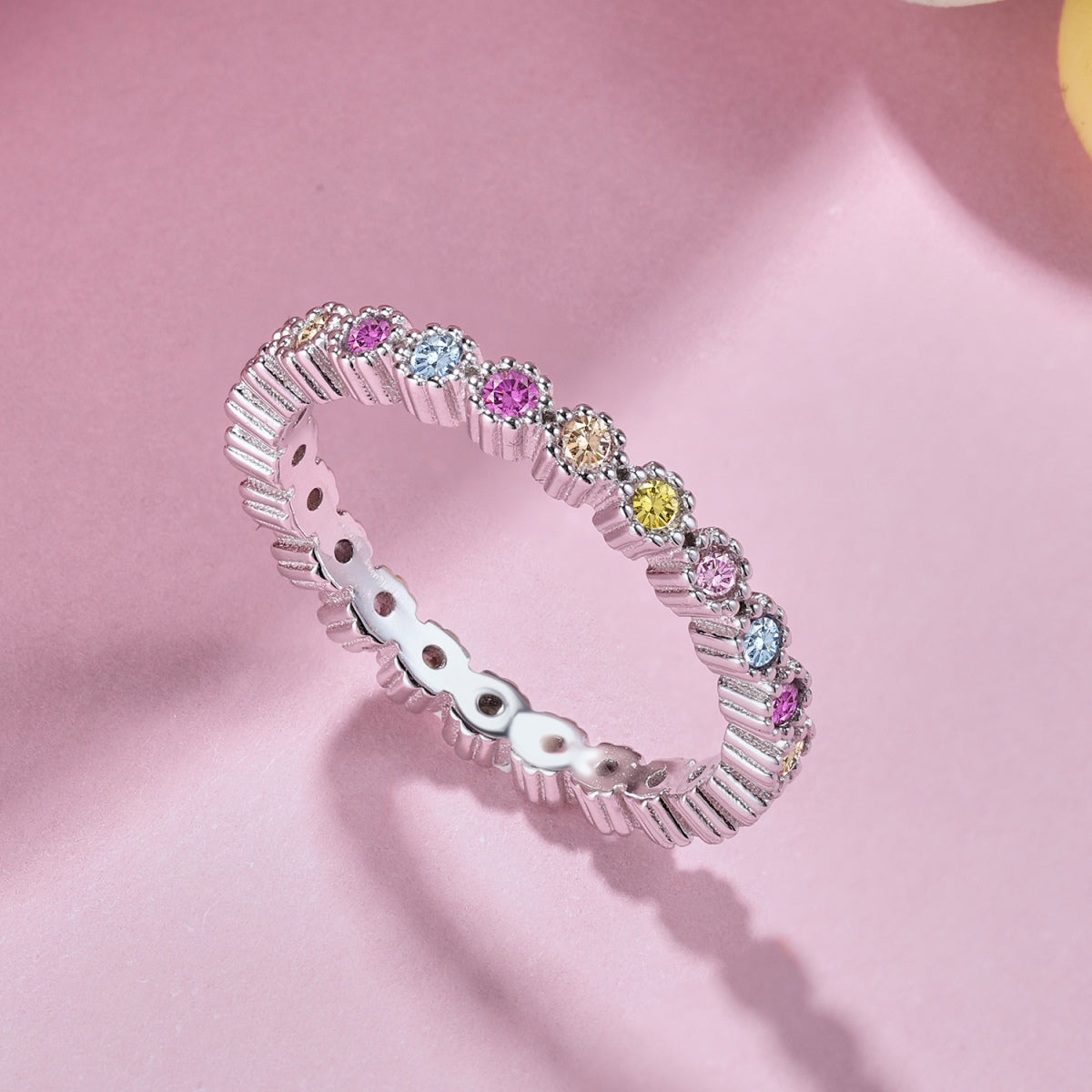 Pomuse Unique Scintillating Round Cut Daily Ring