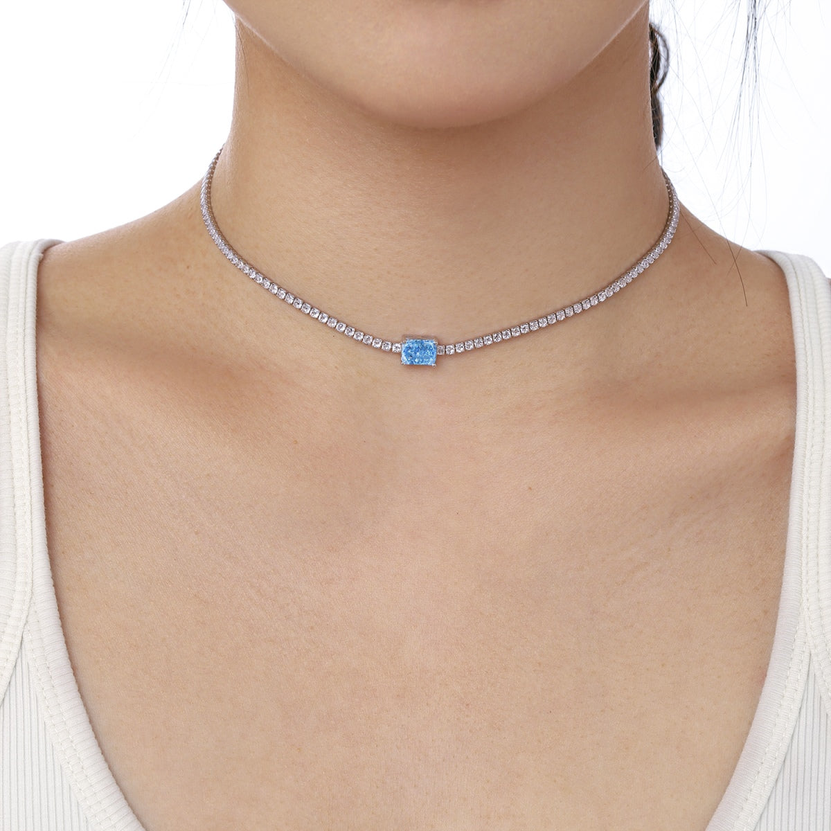 Pomuse 2.0 carat Ornate Emerald Cut Necklace