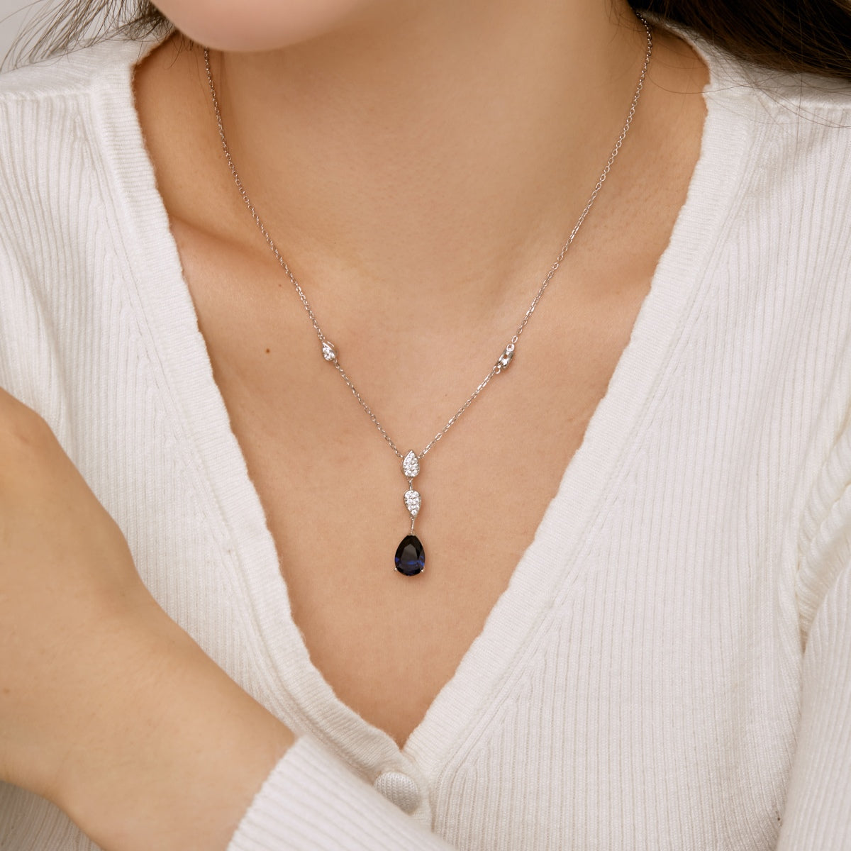 Pomuse Dazzling Pear Cut Necklace