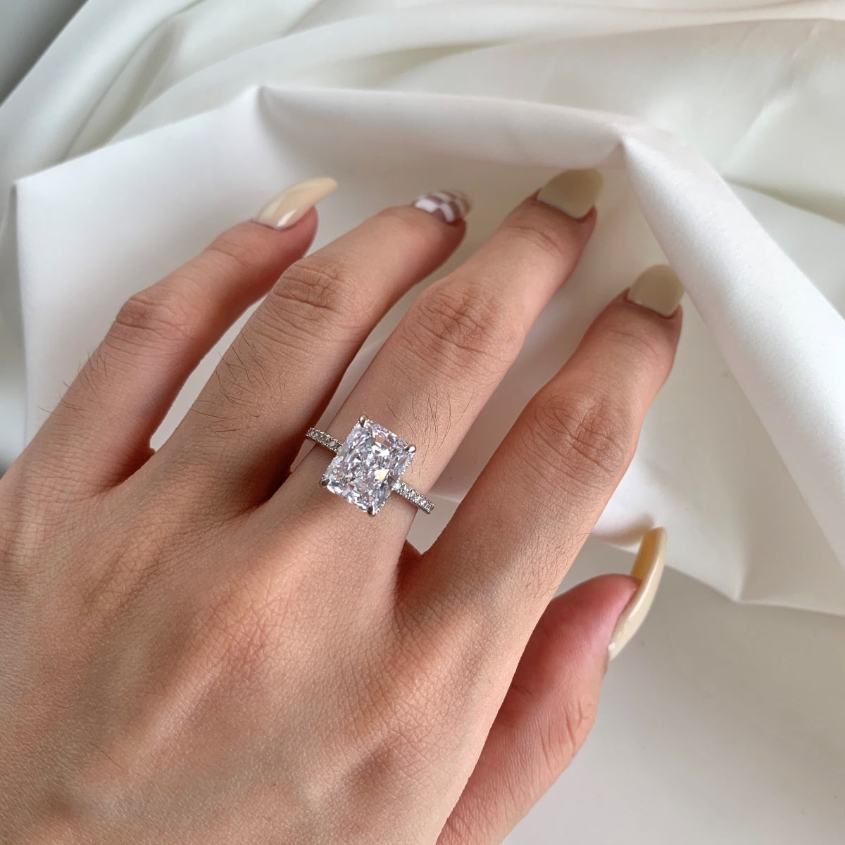 Pomuse 4.0 Carat Luxurious Engagement Ring