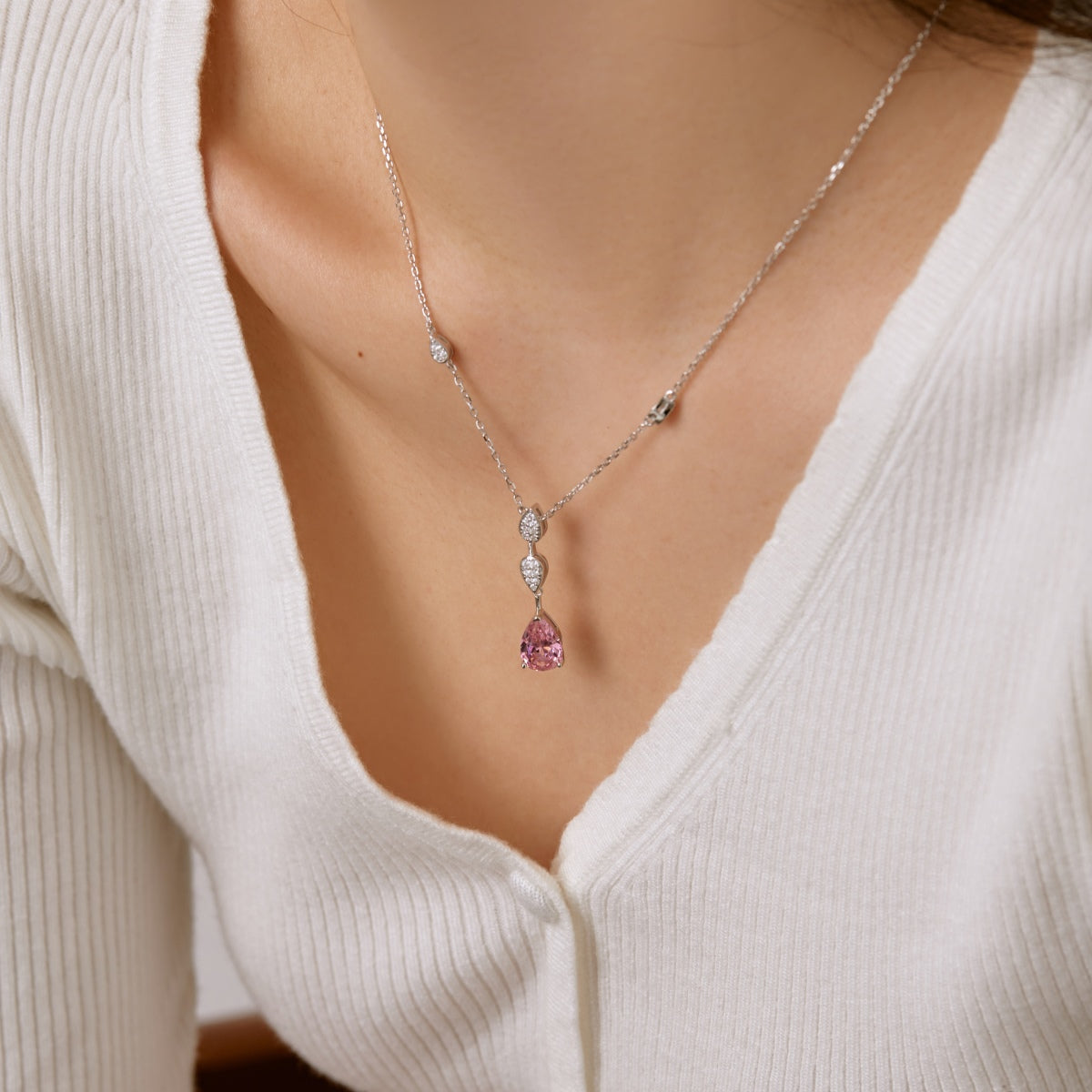 Pomuse Dazzling Pear Cut Necklace
