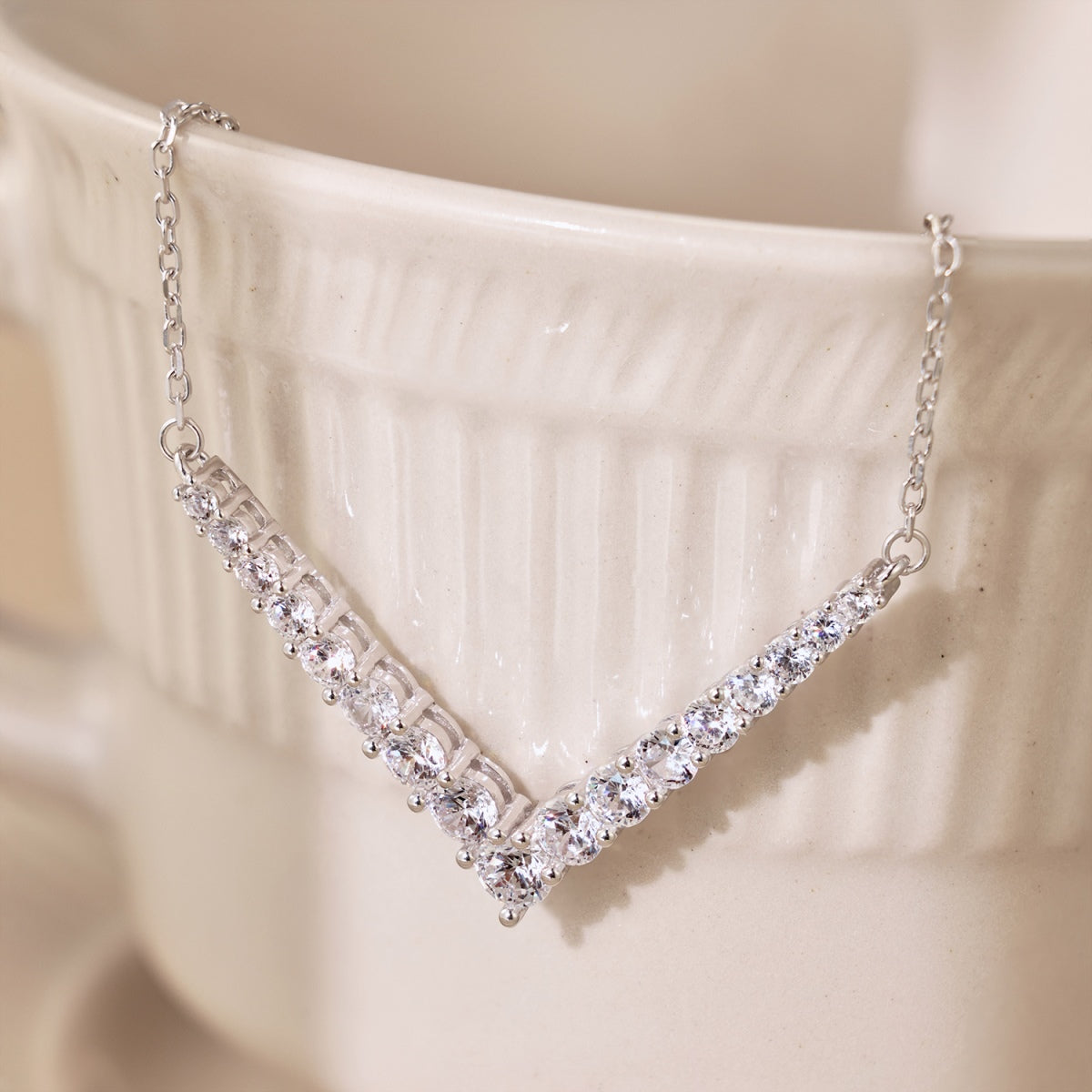 Pomuse Ornate Round Cut Necklace