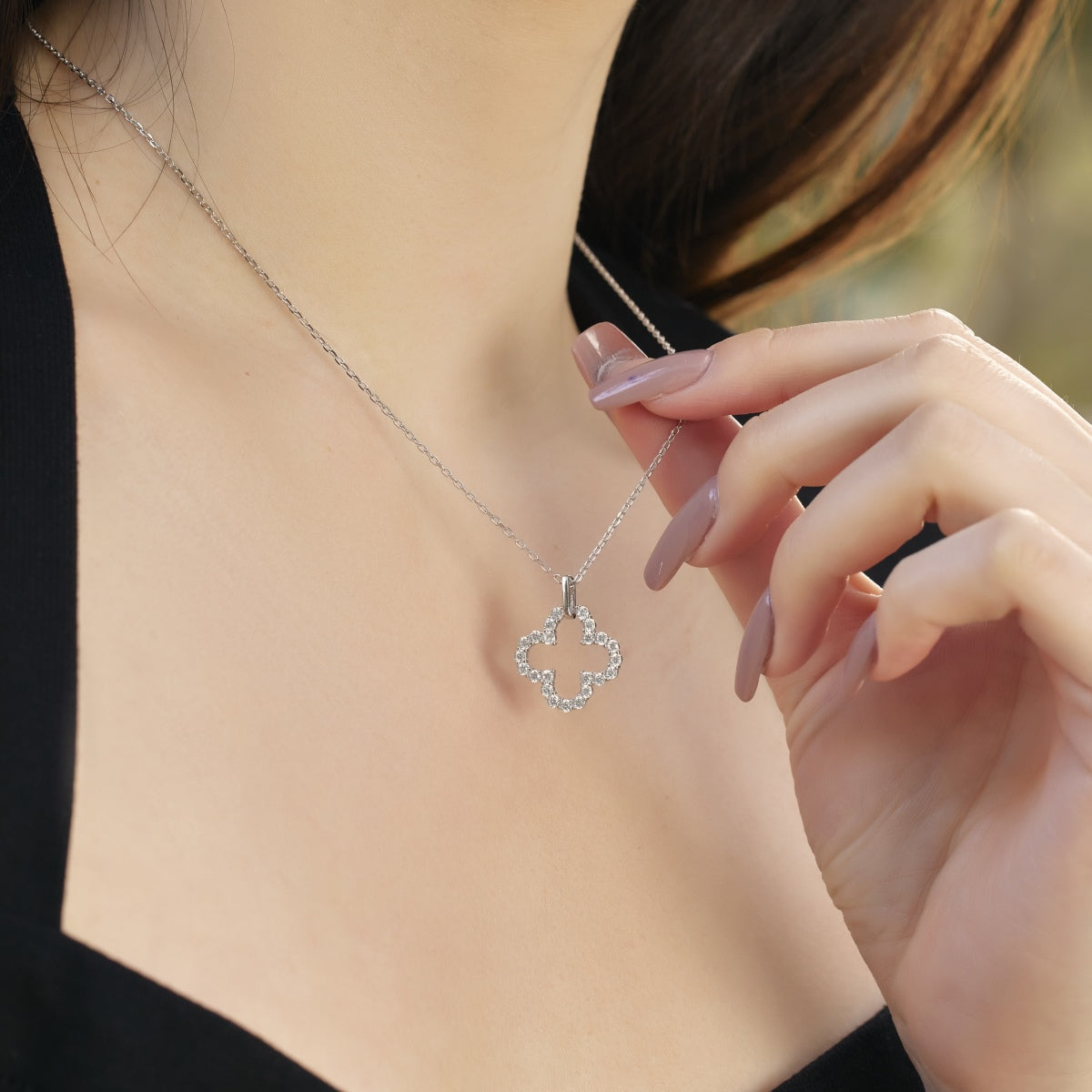 Pomuse Four-Leaf Clover Hollow Design Exquisite Necklace
