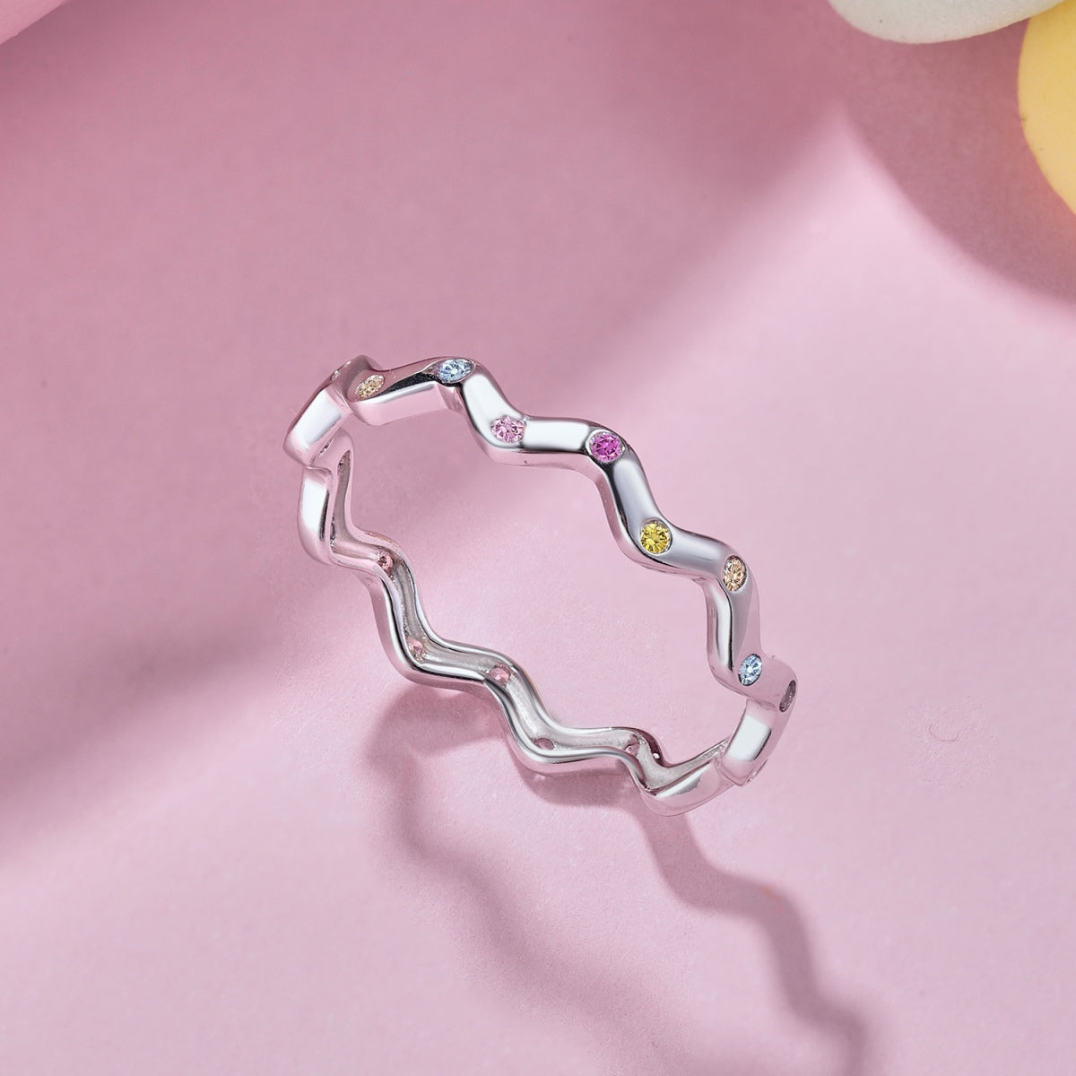 Pomuse Ornate Vibrant Round Cut Daily Ring