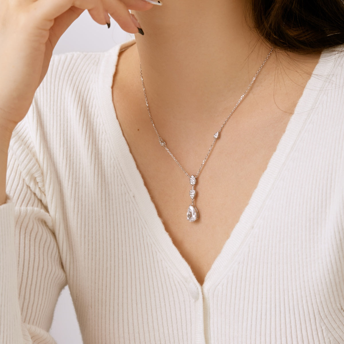 Pomuse Dazzling Pear Cut Necklace