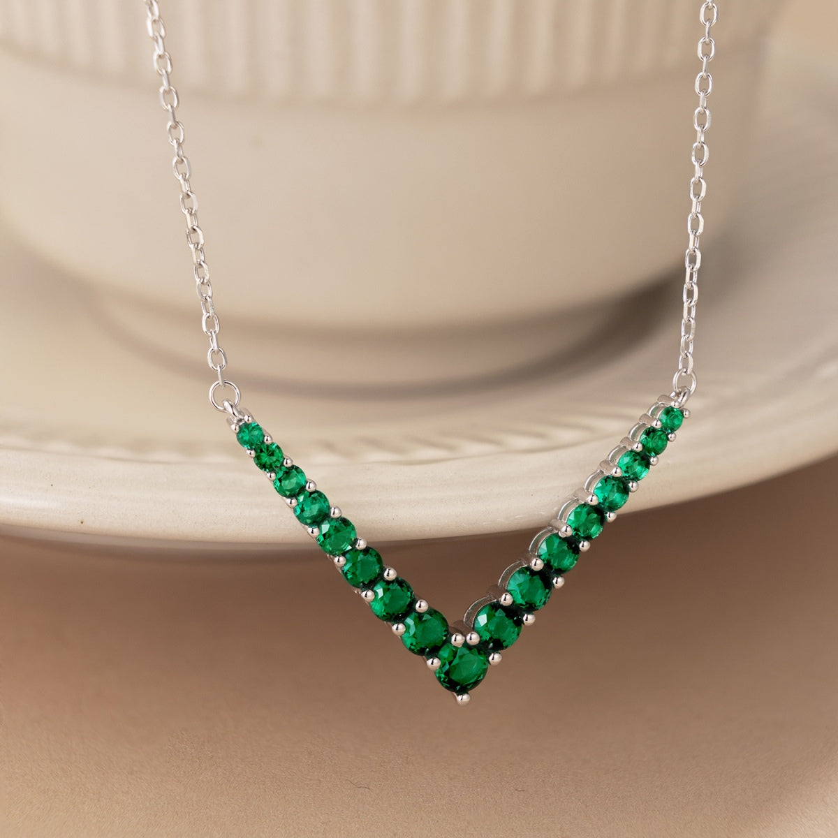 Pomuse Ornate Round Cut Necklace