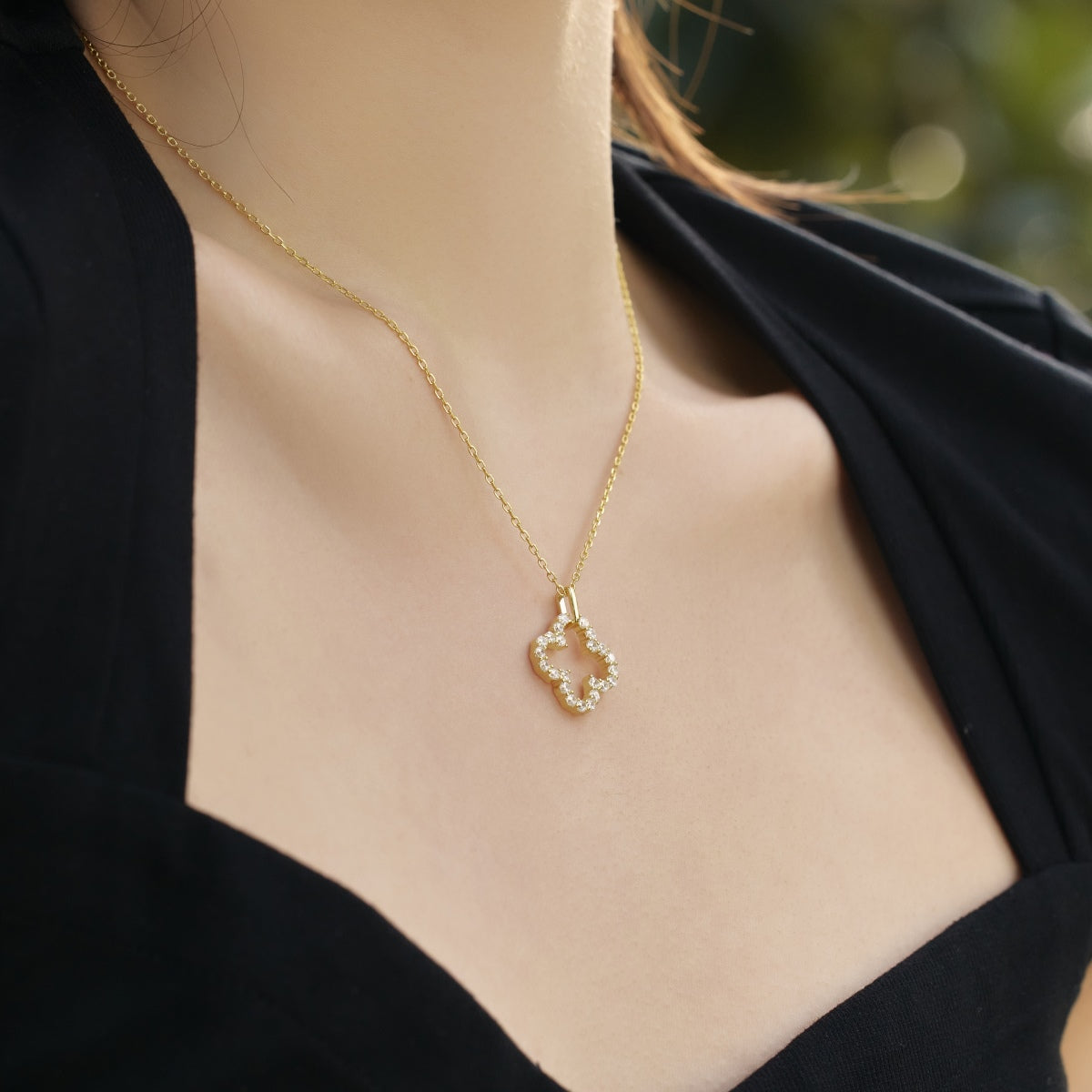 Pomuse Four-Leaf Clover Hollow Design Exquisite Necklace