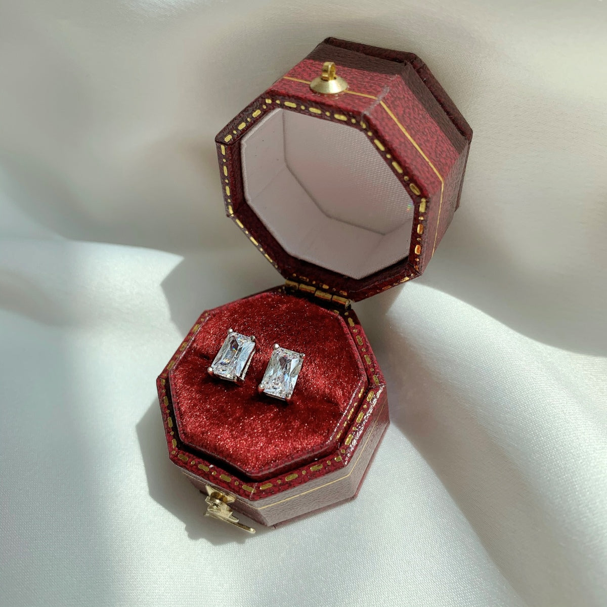 Pomuse Stylish Shiny Rectangular Center Stone Stud Earrings