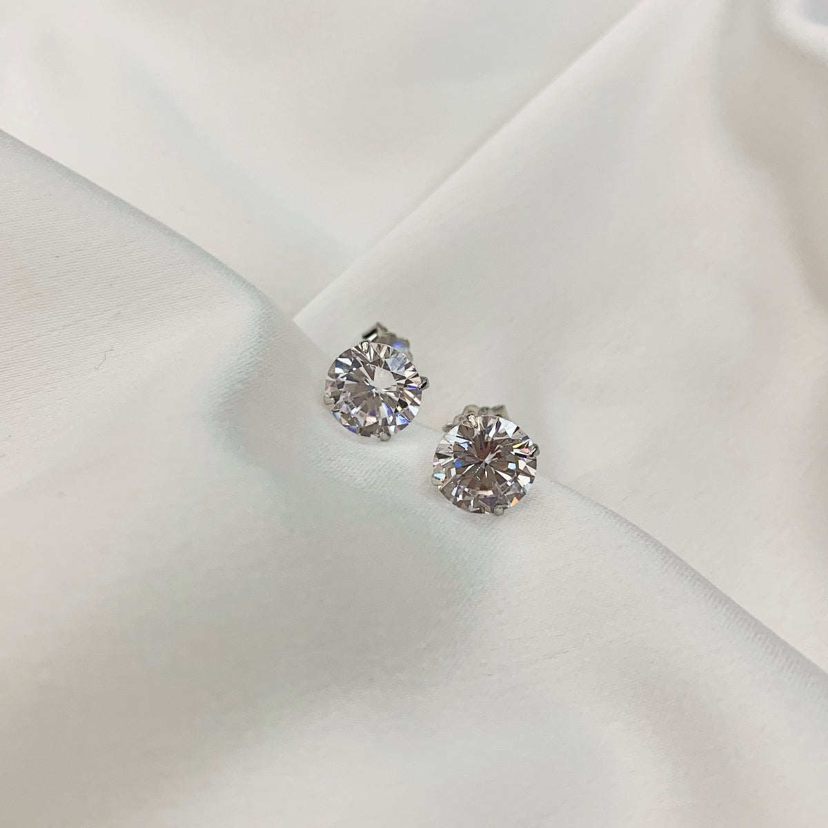 Pomuse Stylish Shiny Round Center Stone Stud Earrings