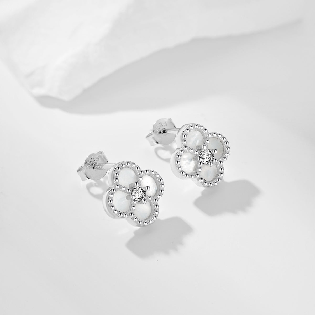 Pomuse Four-Leaf Clover Flower Shape Exquisite Earrings