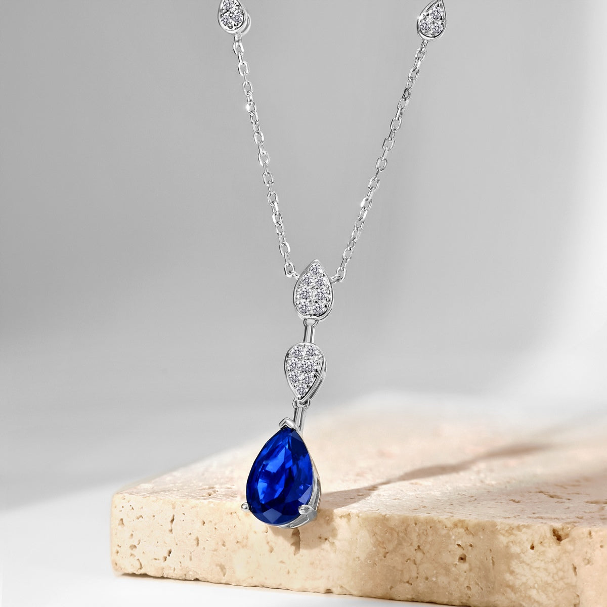 Pomuse Dazzling Pear Cut Necklace