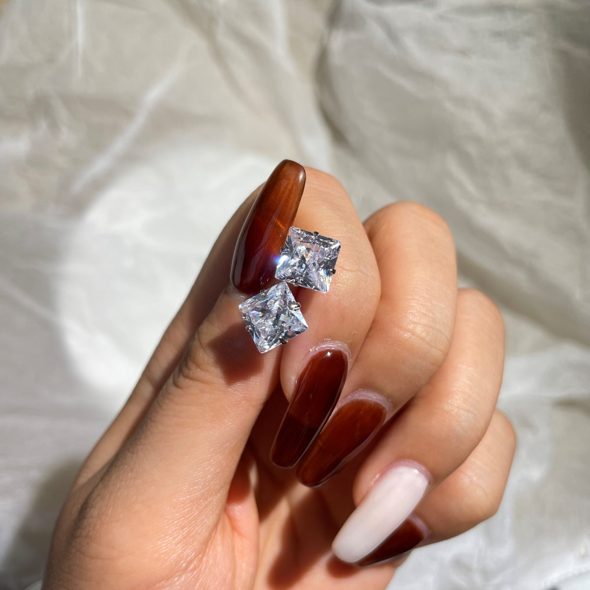 Pomuse Stylish Shiny Square Center Stone Stud Earrings