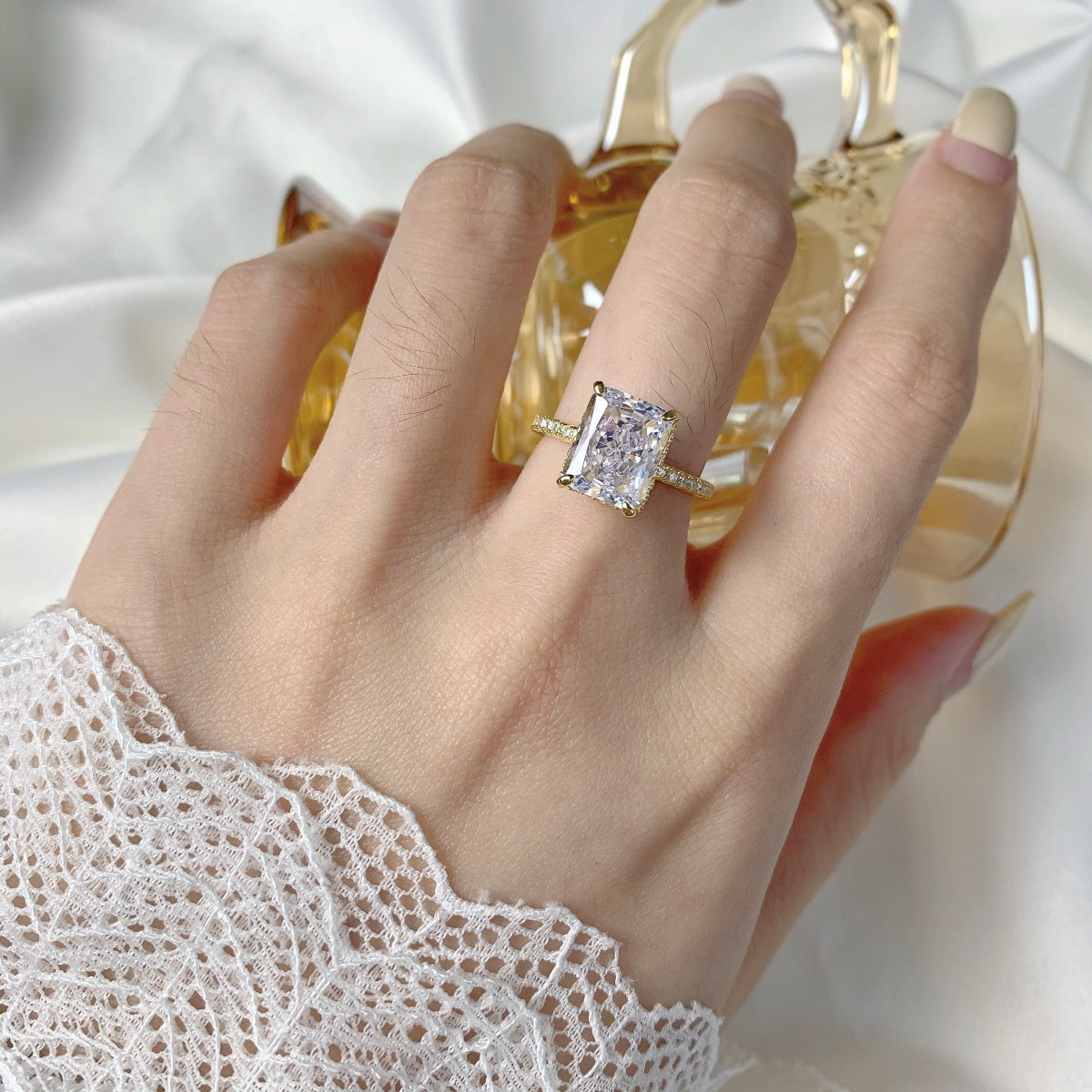 Pomuse 4.0 Carat Luxurious Engagement Ring
