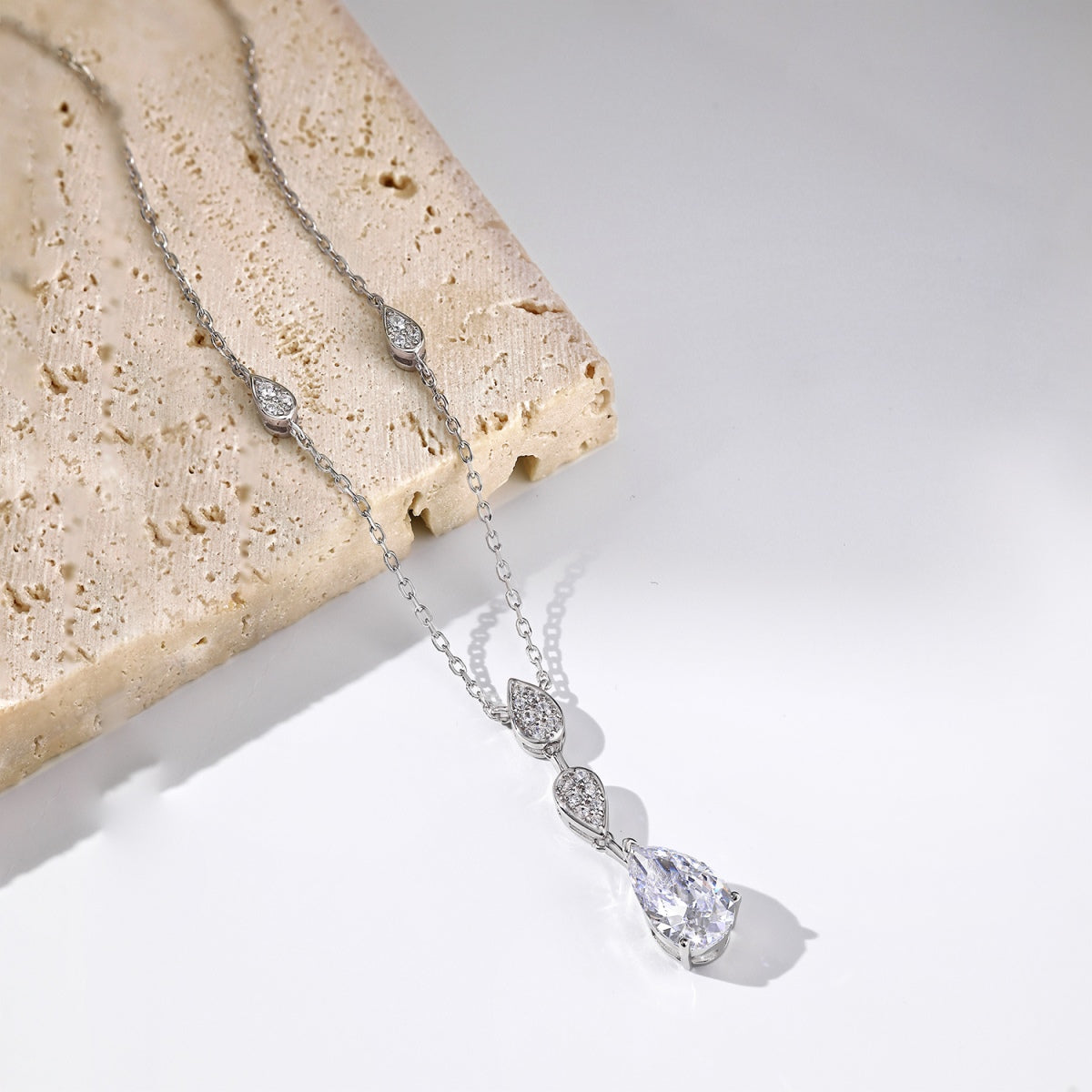 Pomuse Dazzling Pear Cut Necklace