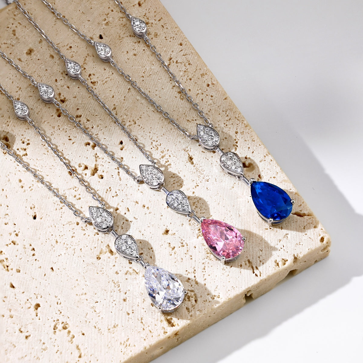Pomuse Dazzling Pear Cut Necklace