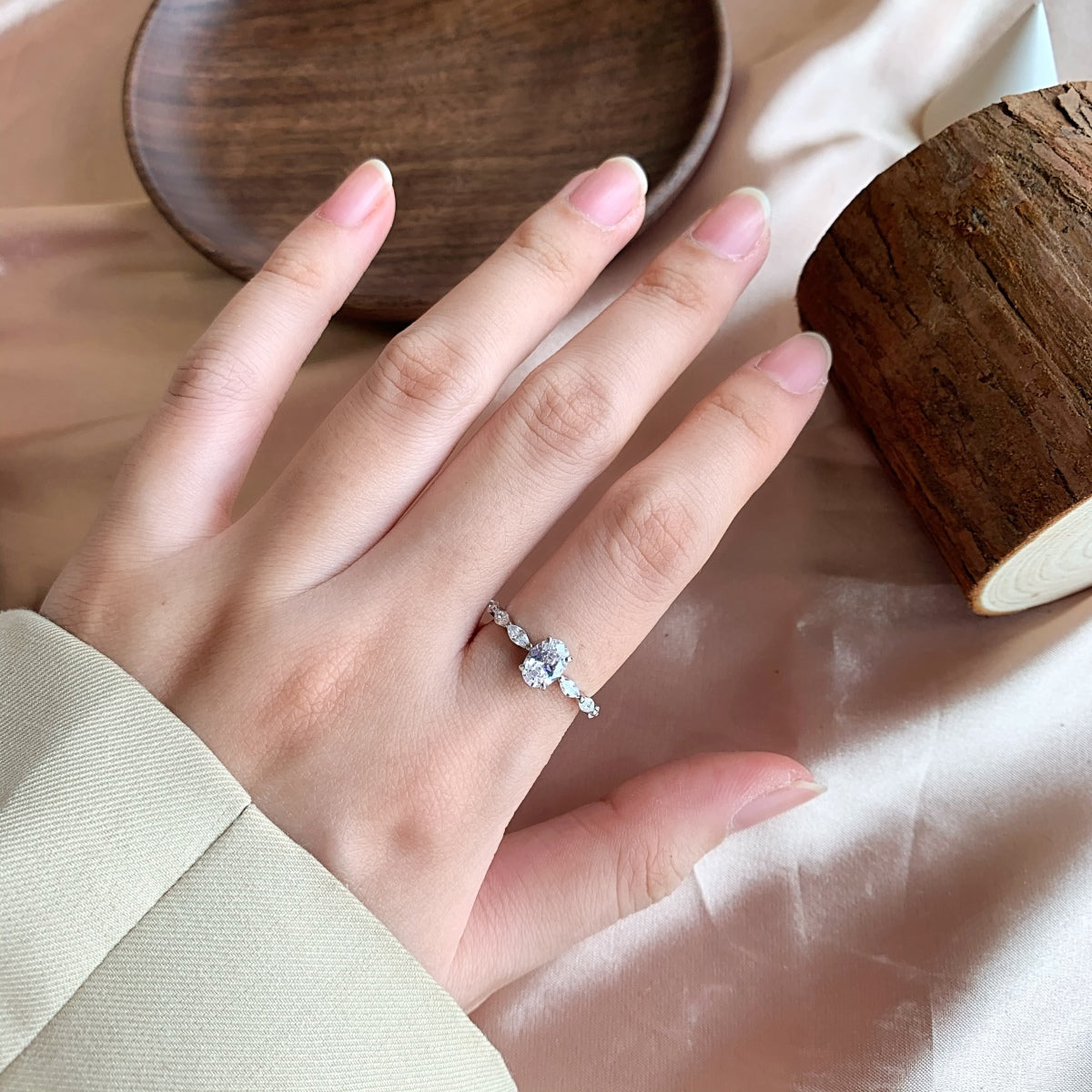 Pomuse 0.75 Carat Luxurious Vibrant Elongated Cushion Cut Daily Ring