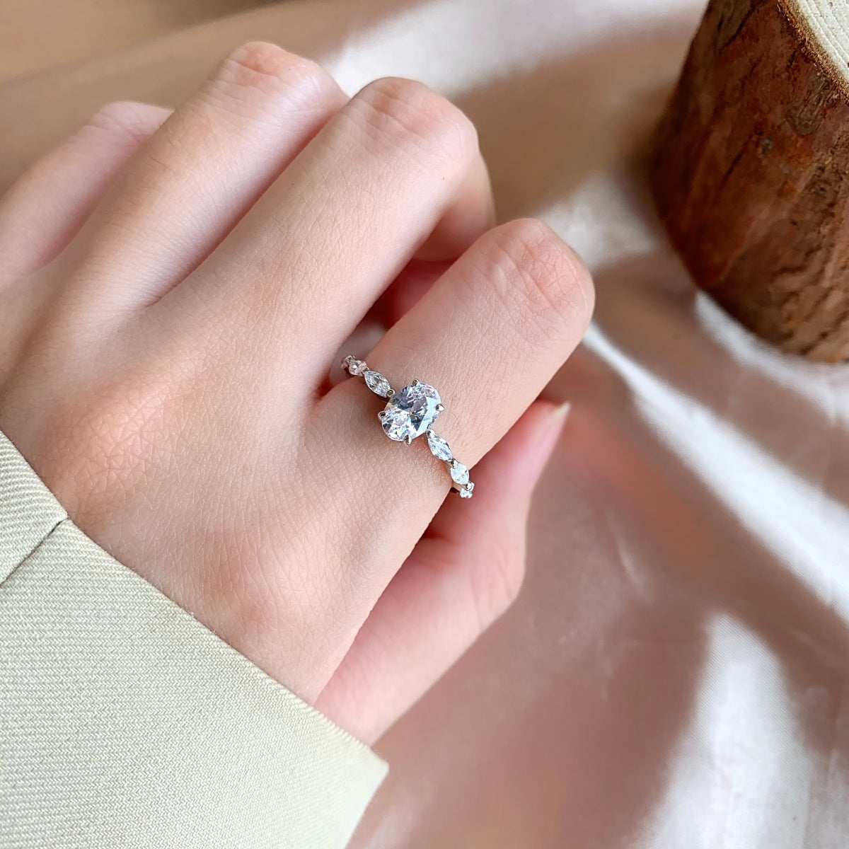 Pomuse 0.75 Carat Luxurious Vibrant Elongated Cushion Cut Daily Ring
