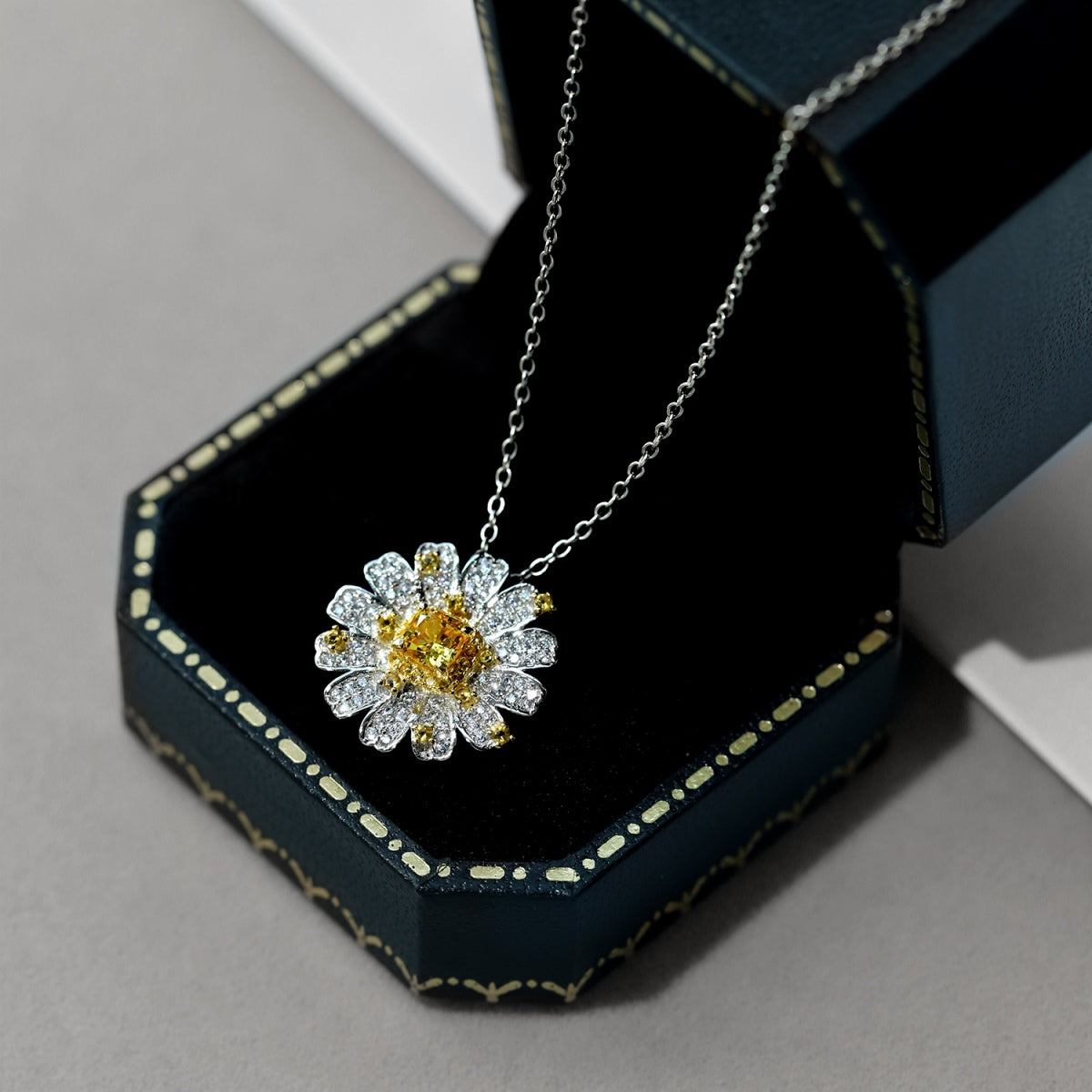 Pomuse – Exquisite Gänseblümchen-Halskette