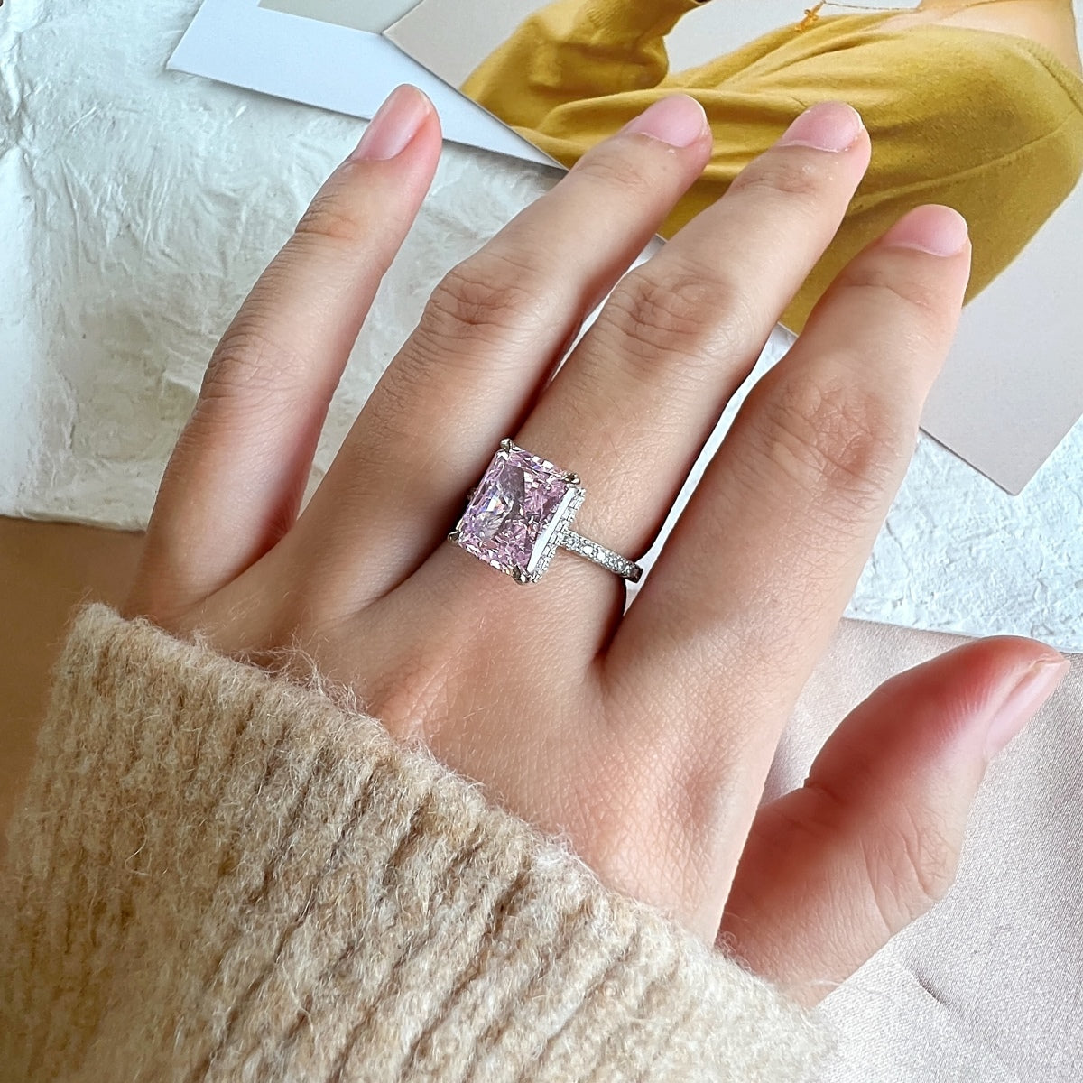 Pomuse 4.0 Carat Luxurious Engagement Ring