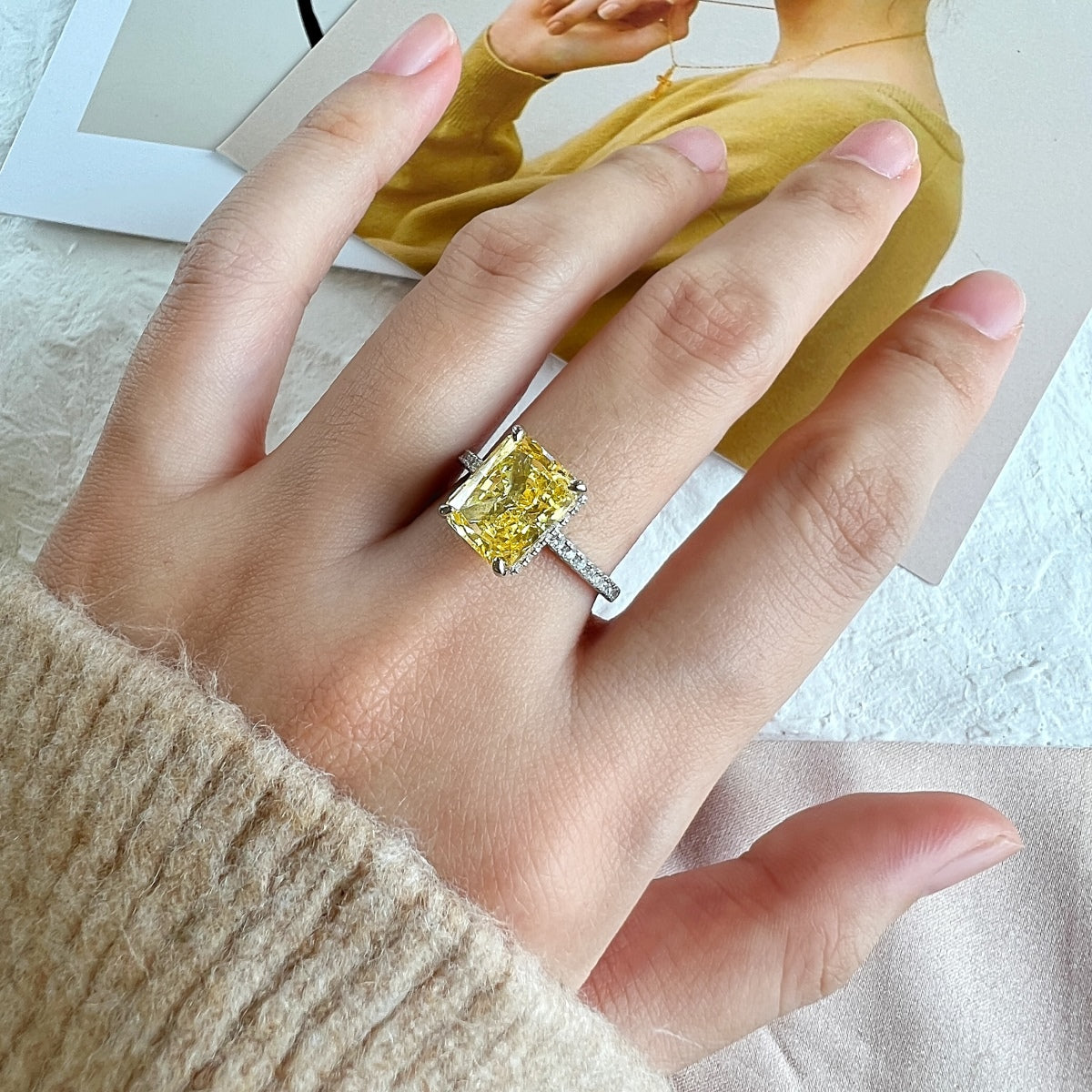 Pomuse 4.0 Carat Luxurious Engagement Ring
