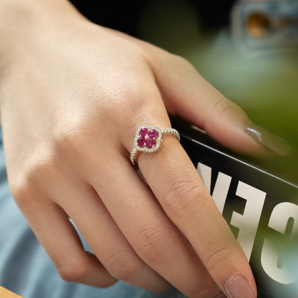 Pomuse – Ring mit vierblättrigem Kleeblatt und Blumendesign