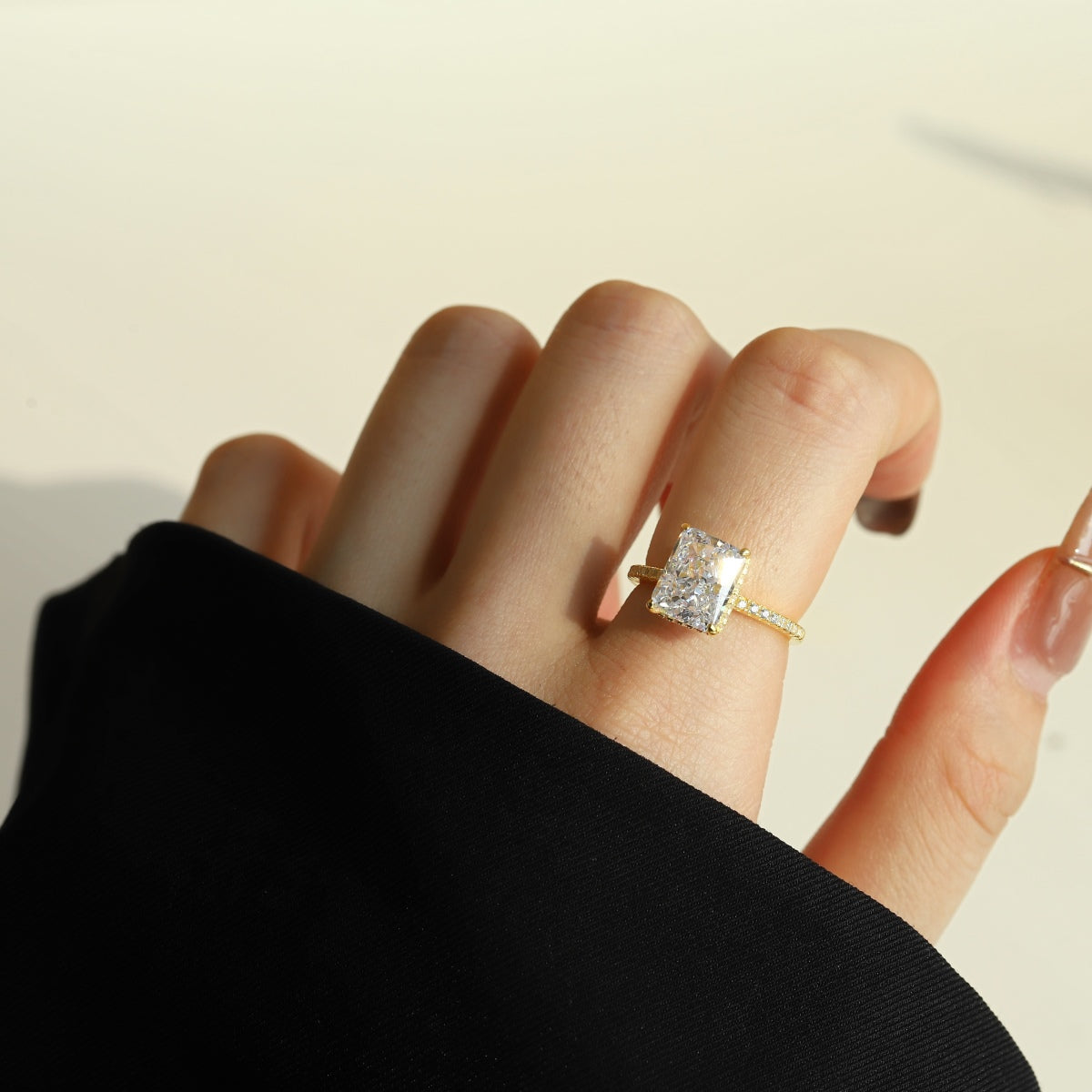 Pomuse 4.0 Carat Luxurious Engagement Ring