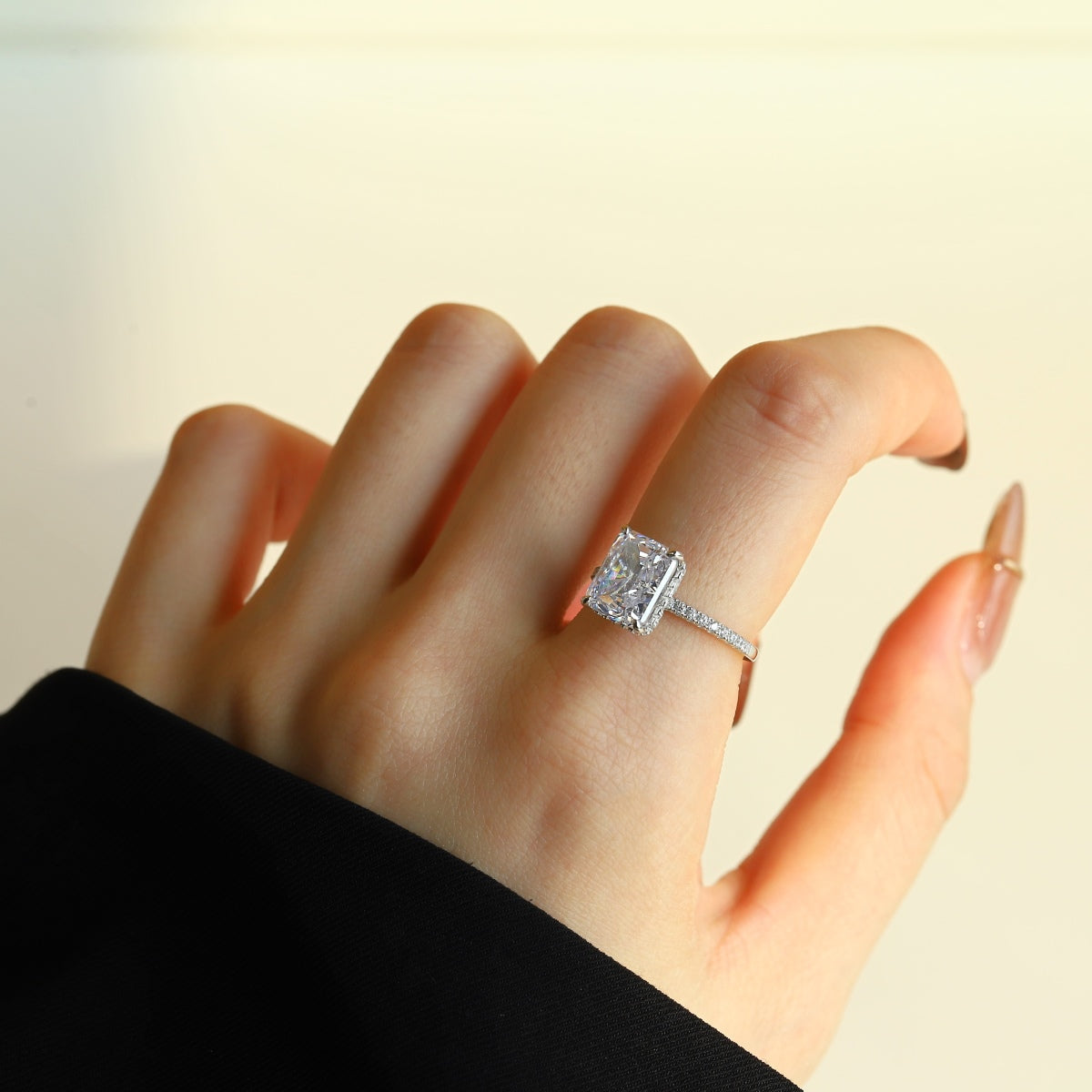 Pomuse 4.0 Carat Luxurious Engagement Ring
