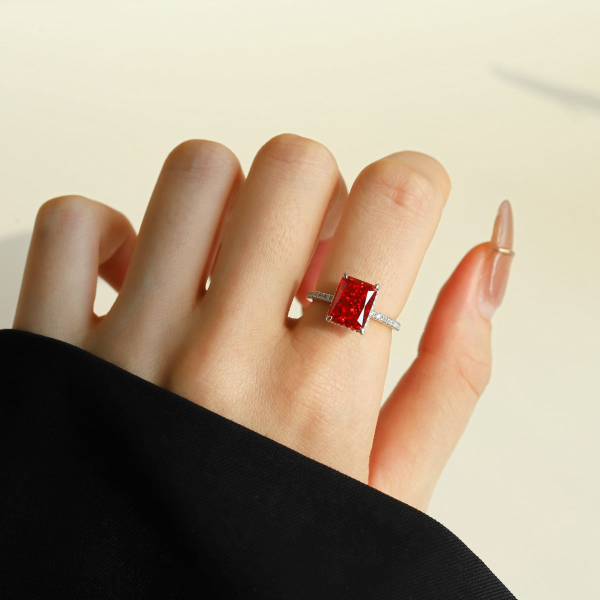 Pomuse 4.0 Carat Luxurious Engagement Ring
