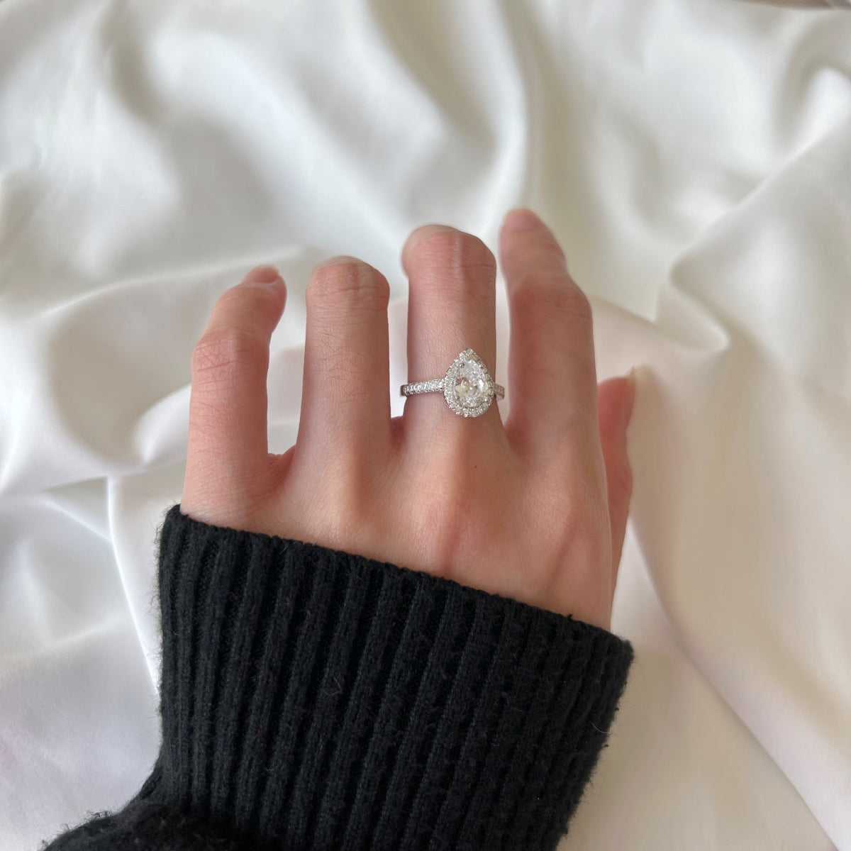 Pomuse 1.0 Carat Luxurious Resplendent Water Drop Shape Wedding Ring