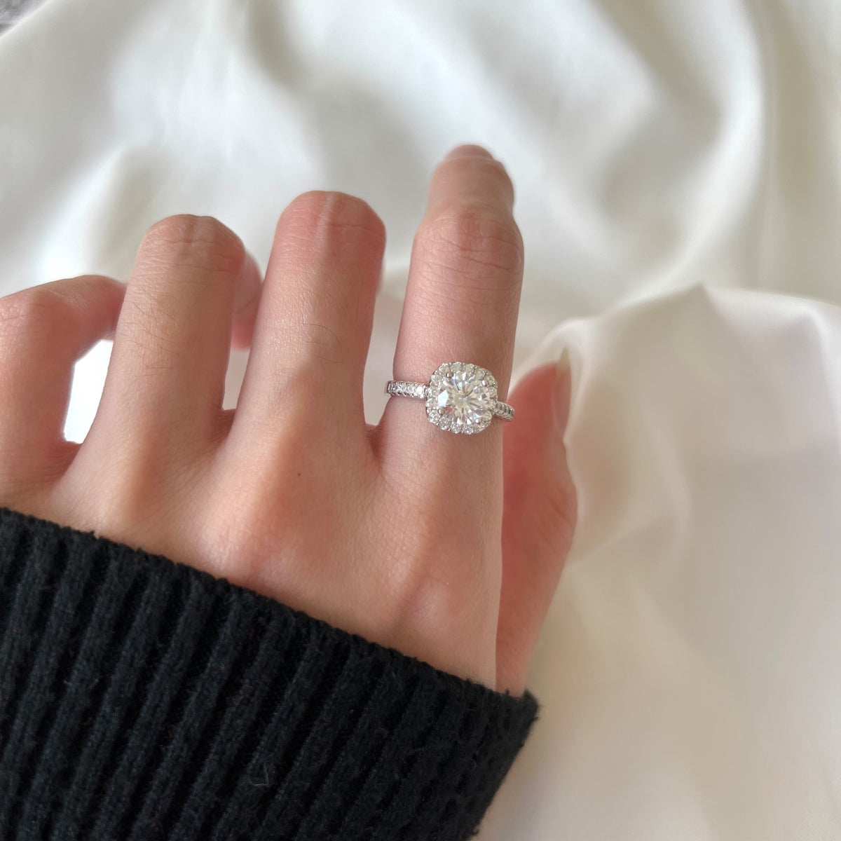 Pomuse Dazzling Resplendent Round Cut Wedding Ring