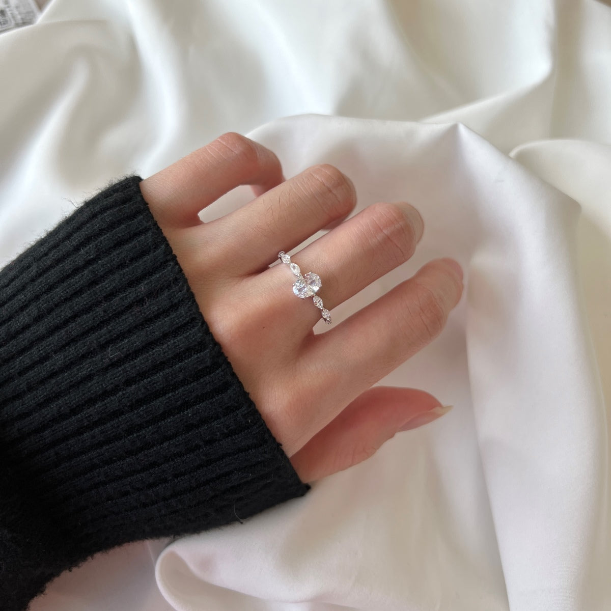 Pomuse 0.75 Carat Luxurious Vibrant Elongated Cushion Cut Daily Ring