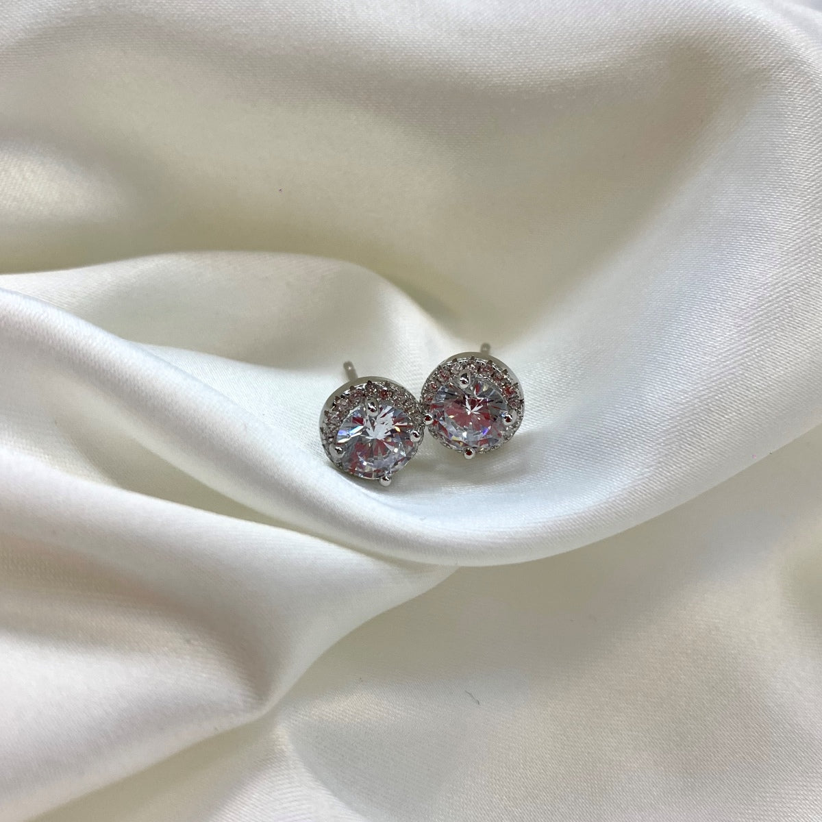 Pomuse Classic Princess Round Shape Earrings