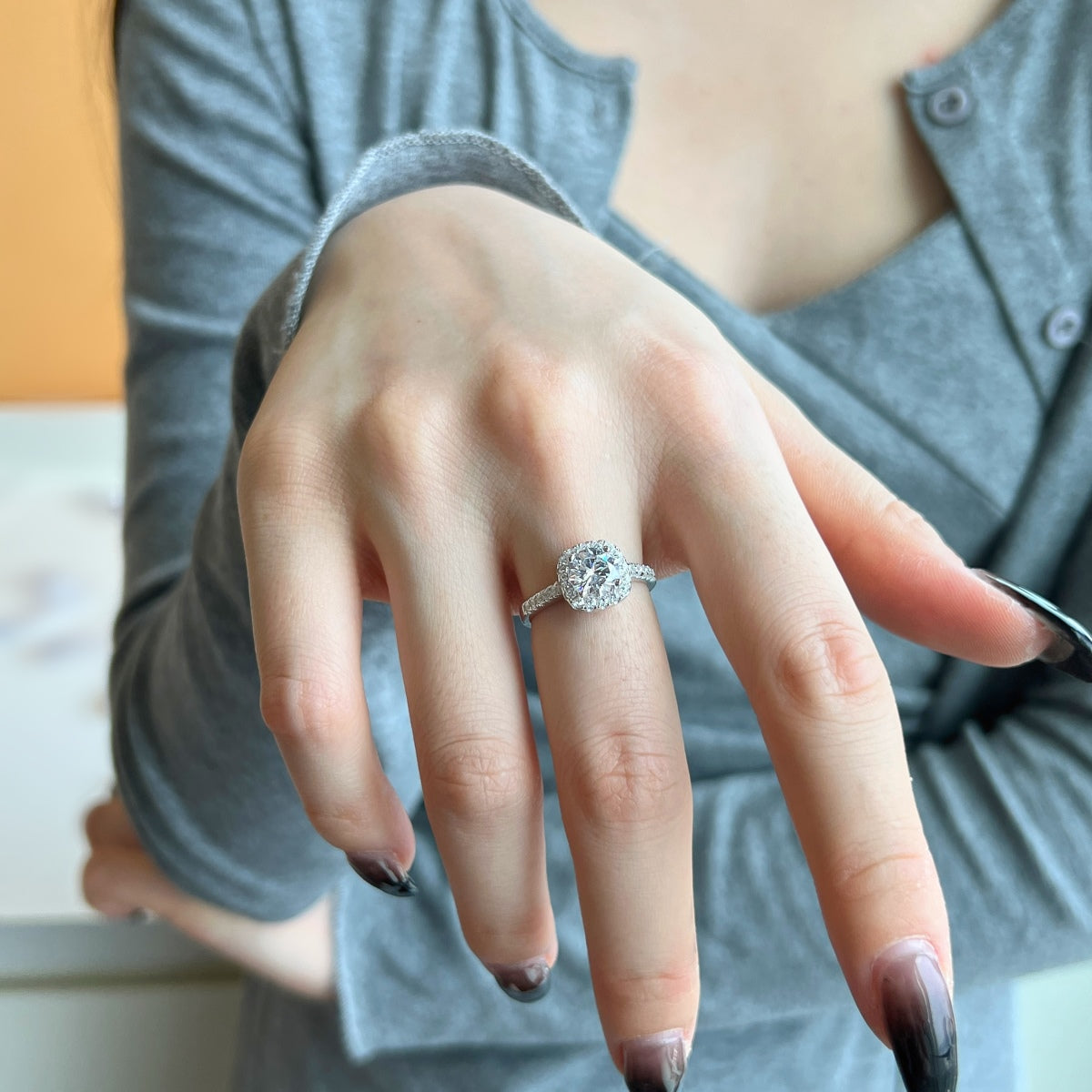 Pomuse Dazzling Resplendent Round Cut Wedding Ring