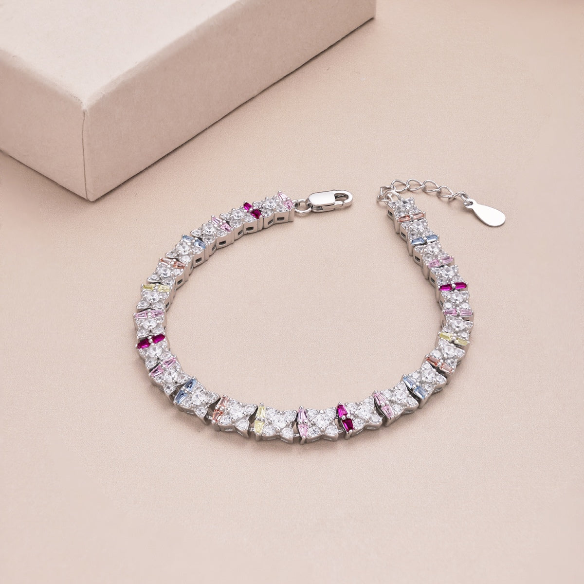 Pomuse Unique Colorful Flower Shape Daily Bracelet