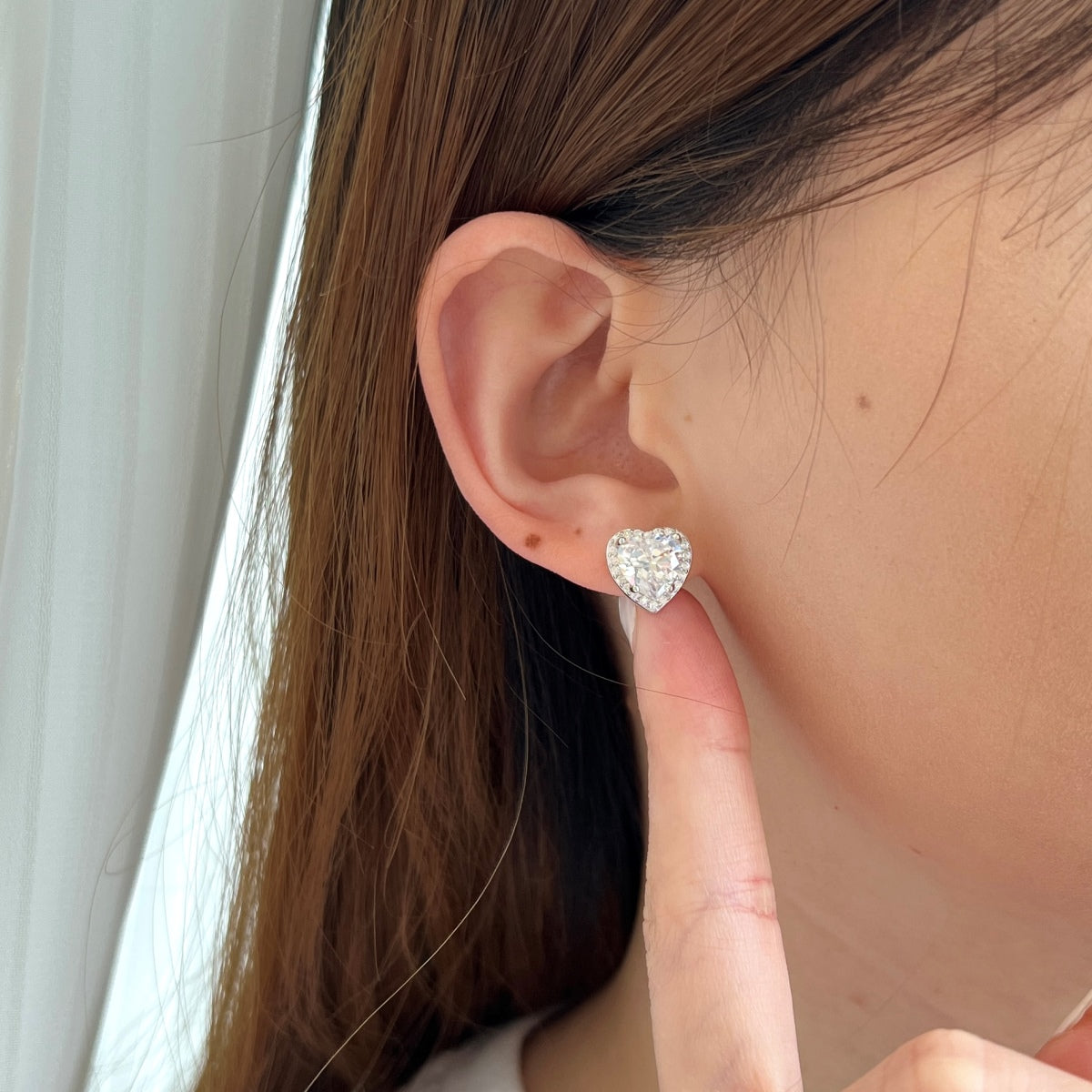 Pomuse Sparkling Heart Shape Lover Earrings