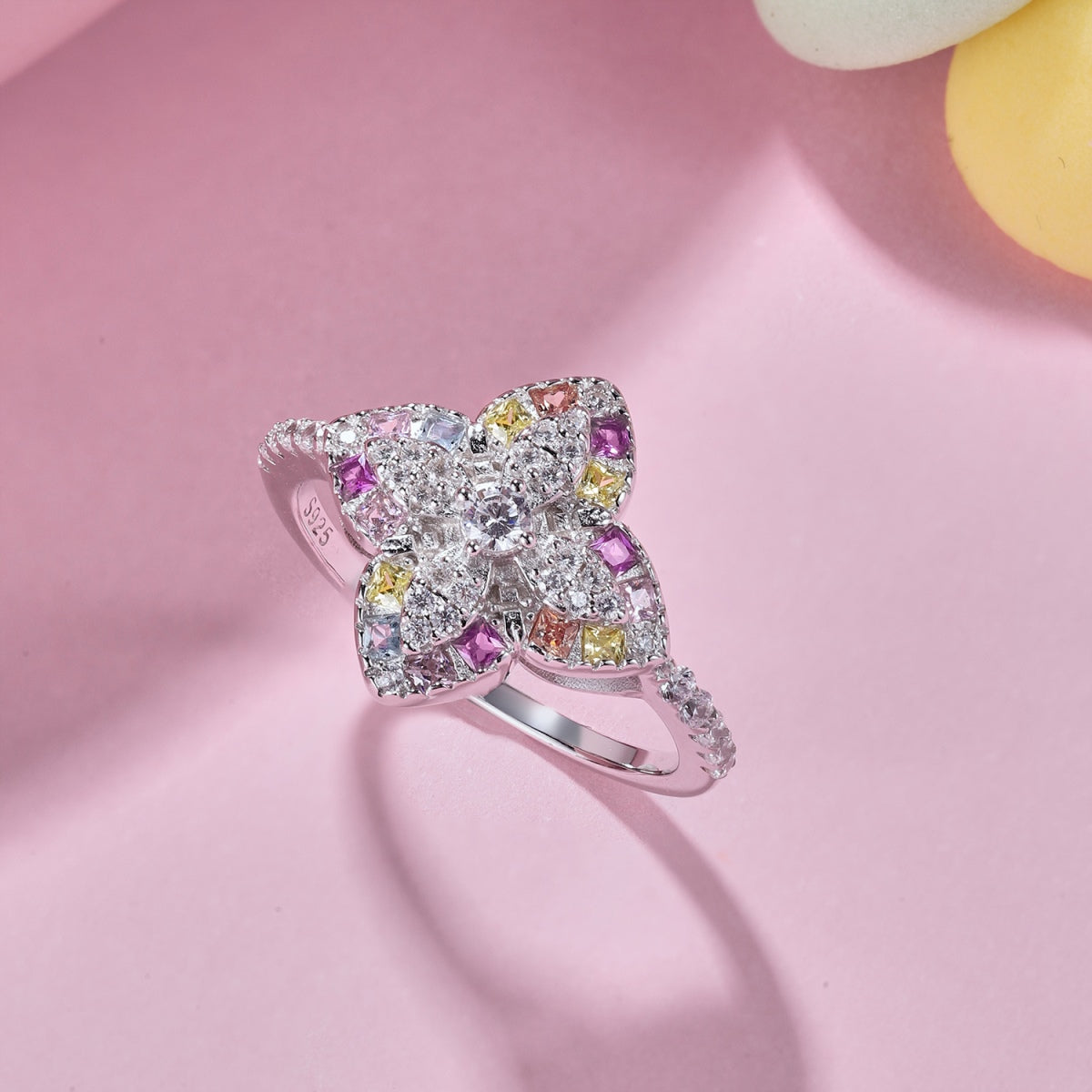 Pomuse Luxurious Colorful Flower Shape Banquet Ring