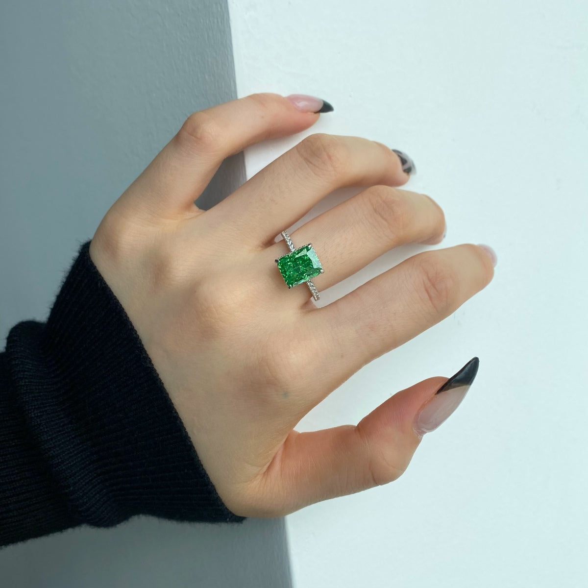 Pomuse 4.0 Carat Luxurious Engagement Ring
