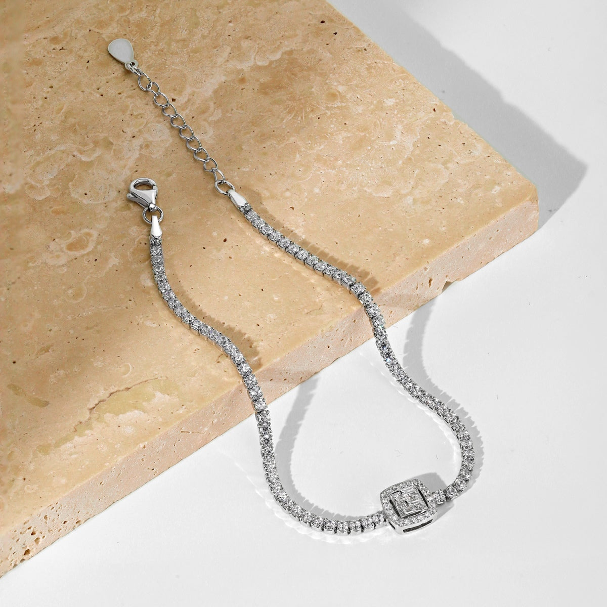 Pomuse Luxurious Dazzling Square Shape Banquet Bracelet