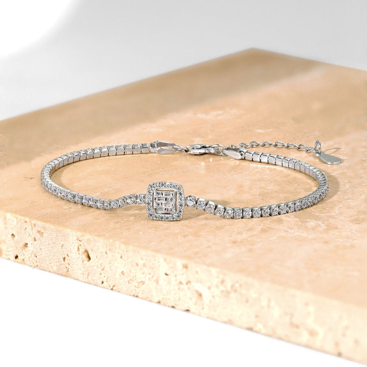 Pomuse Luxurious Dazzling Square Shape Banquet Bracelet