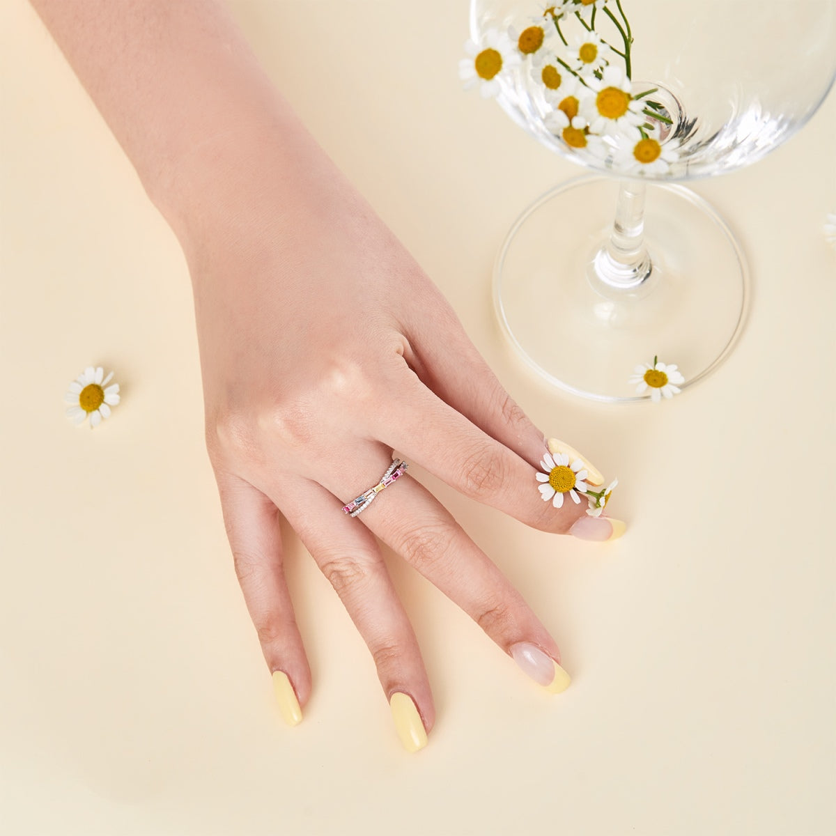 Pomuse Energetischer, eleganter Partyring im Radiantschliff