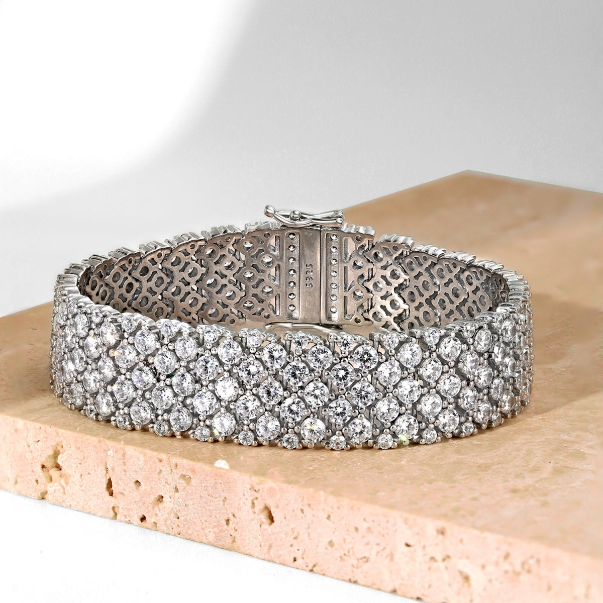 Pomuse Ornate Elegant Round Cut Party Bracelet