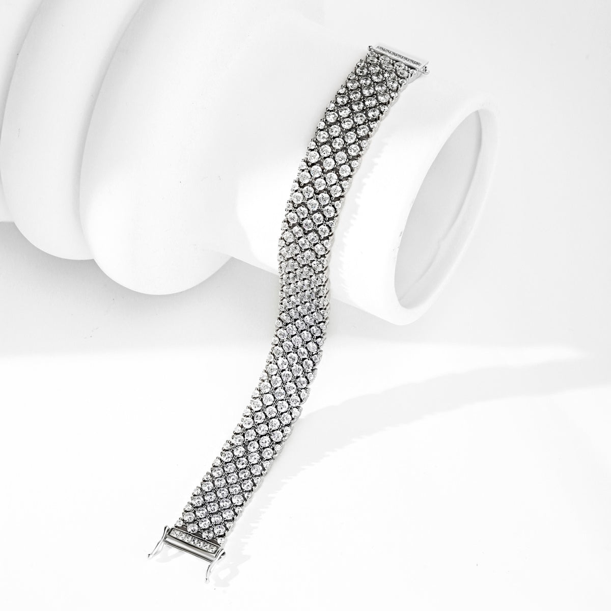 Pomuse Ornate Elegant Round Cut Party Bracelet